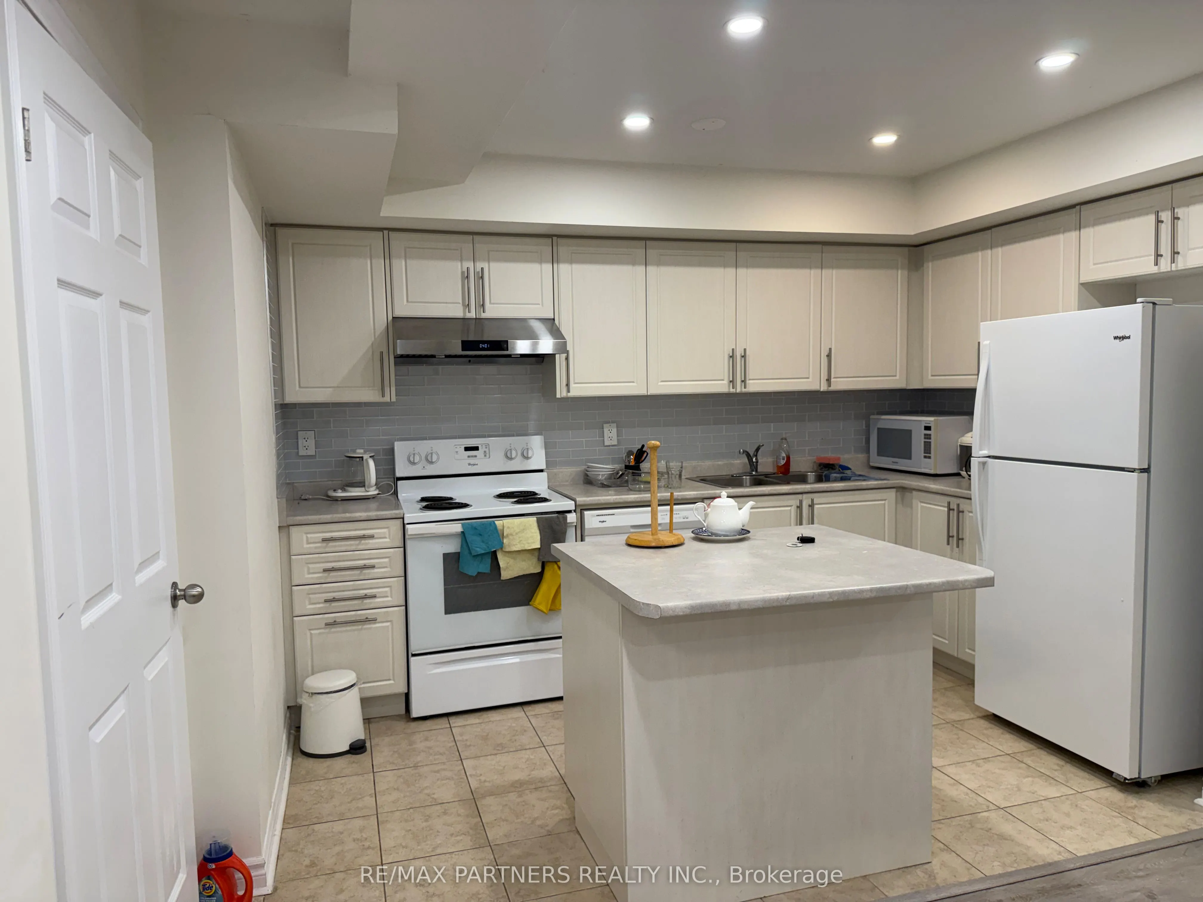 1 Eaton Park Lane, #9