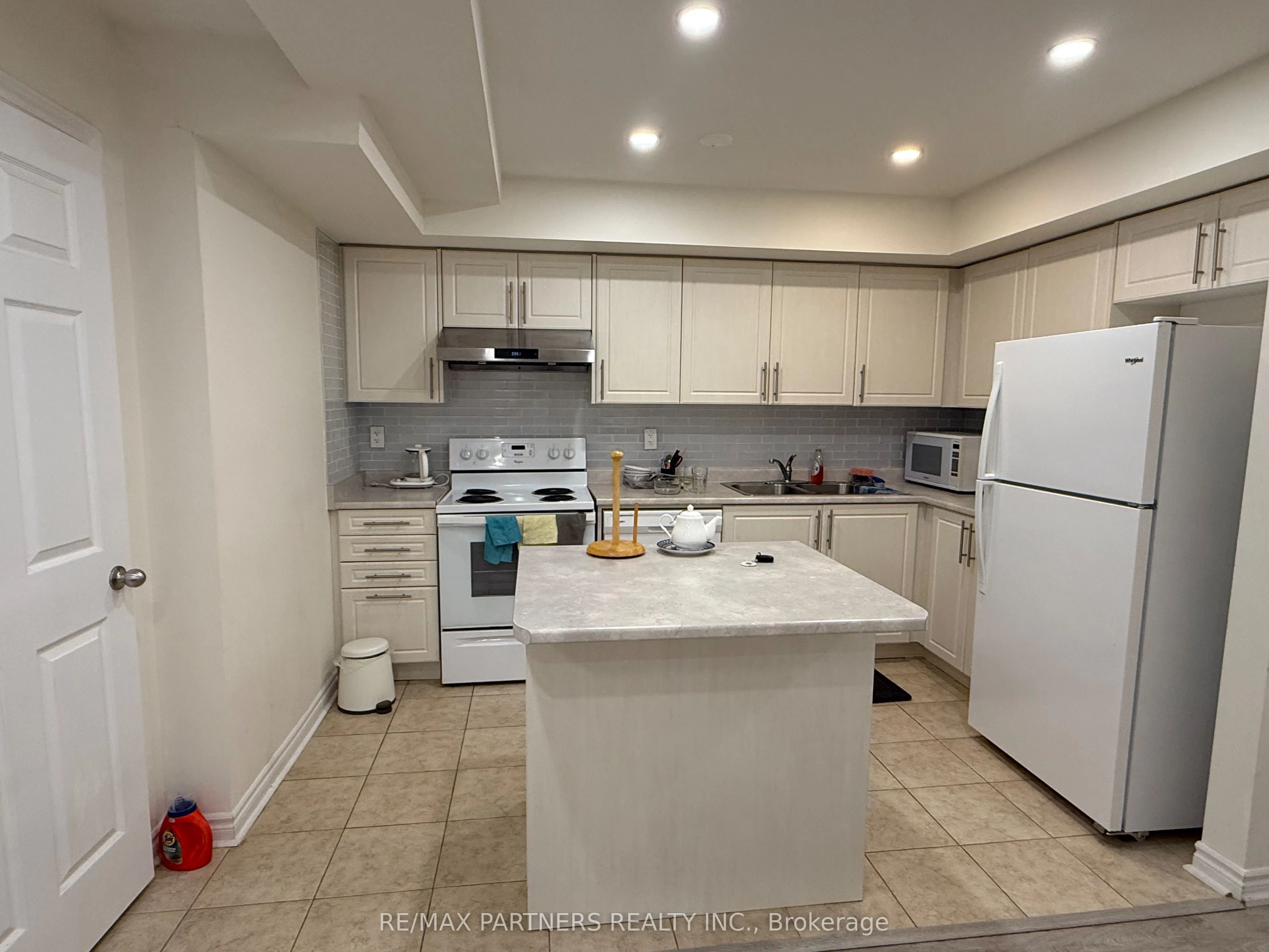 1 Eaton Park Lane, #9