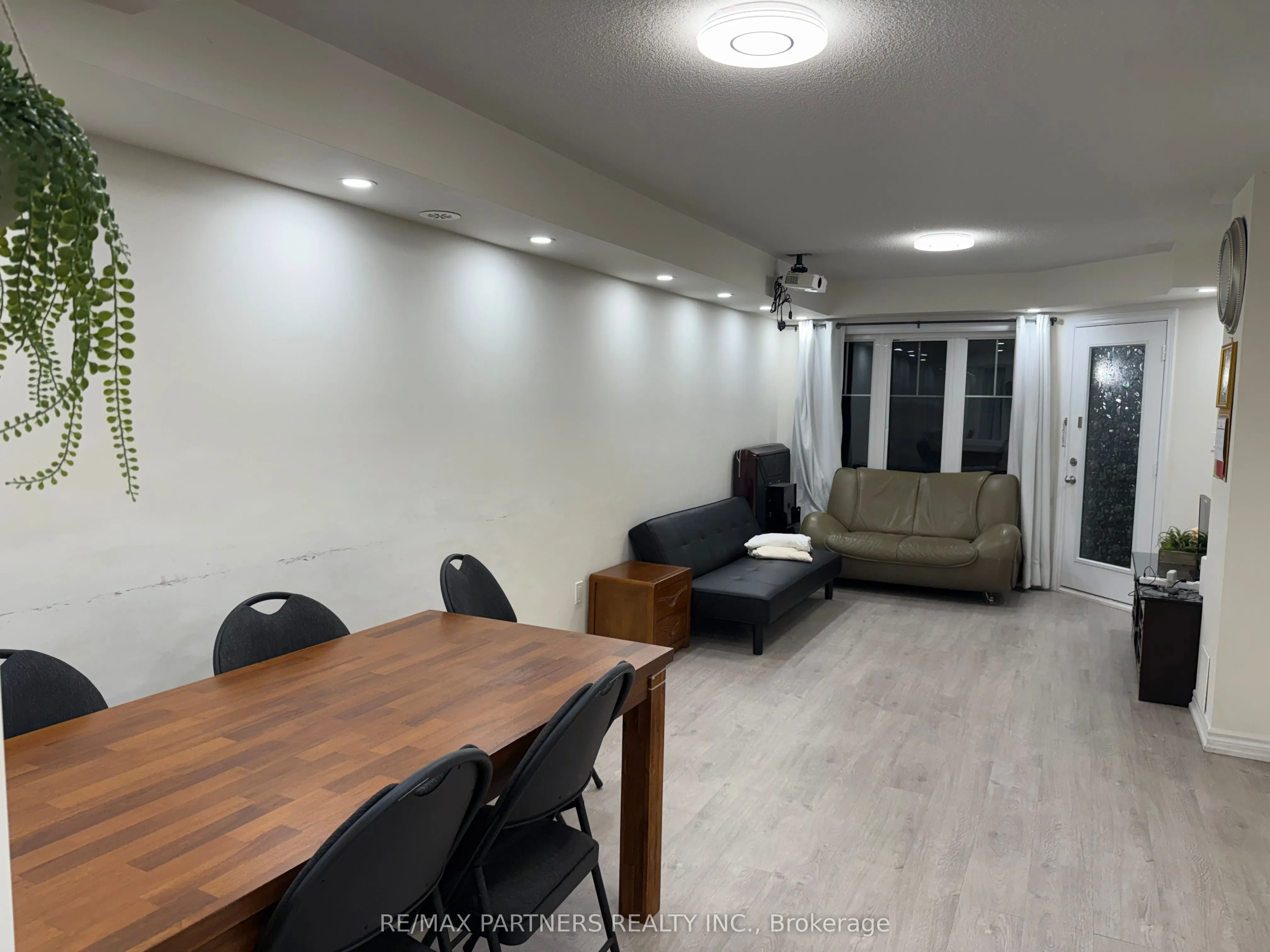 1 Eaton Park Lane, #9