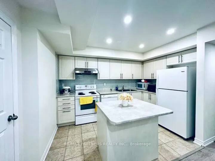 1 Eaton Park Lane, #9