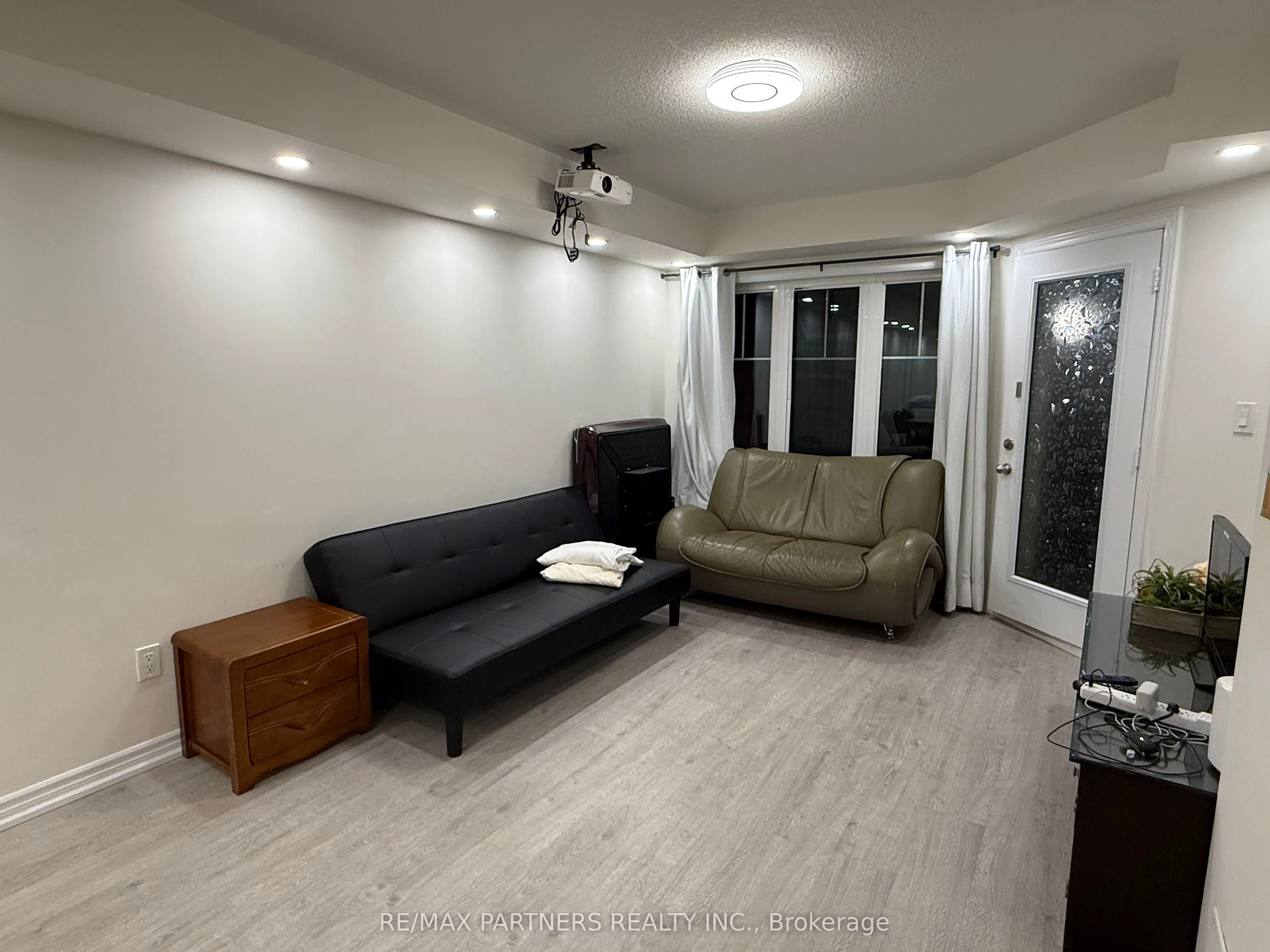 1 Eaton Park Lane, #9