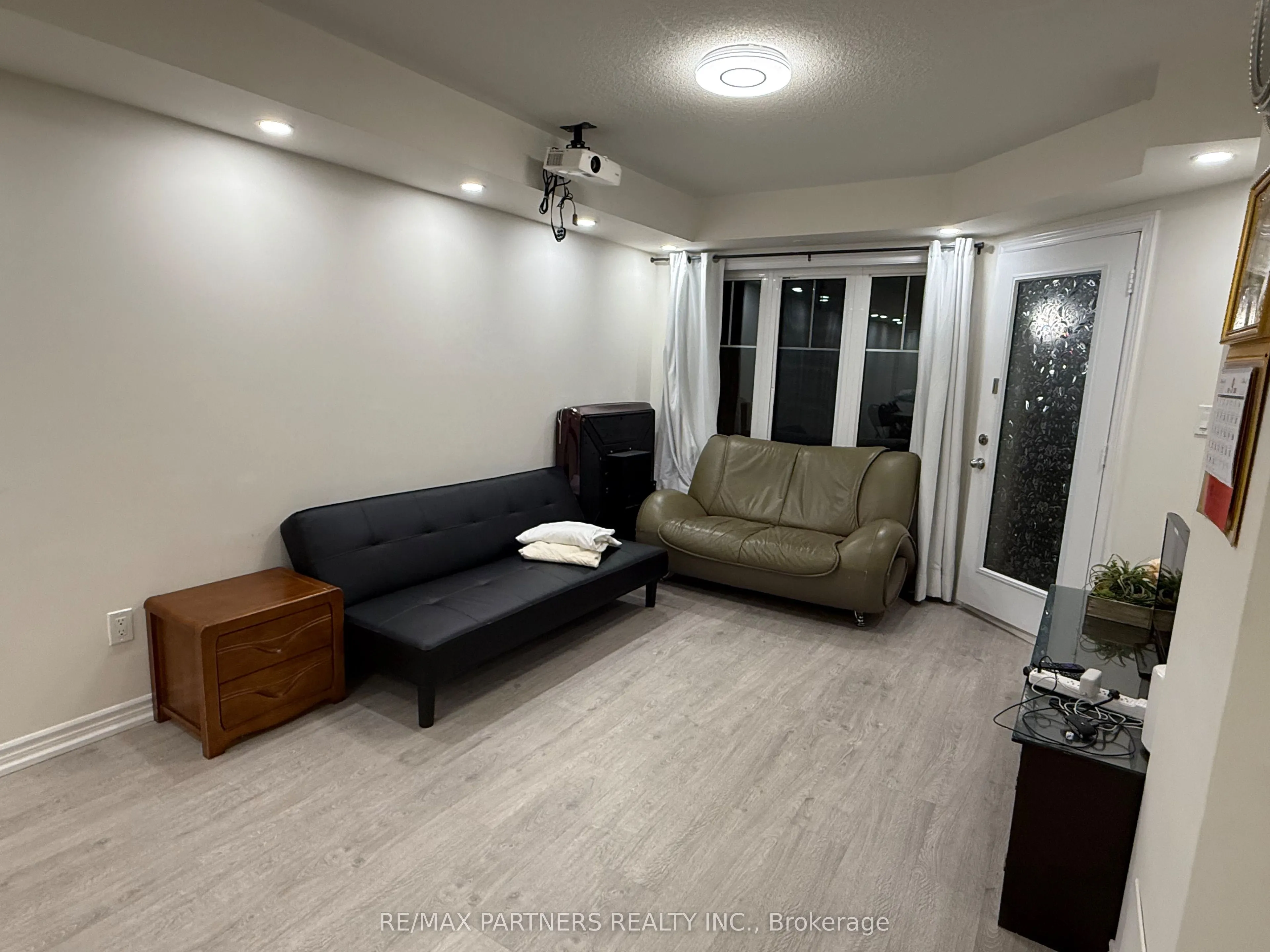 1 Eaton Park Lane, #9