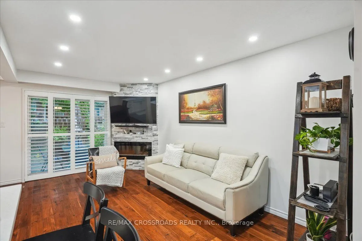 121 L'Amoreaux Drive, #43