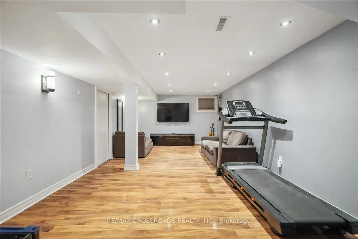 121 L'Amoreaux Drive, #43