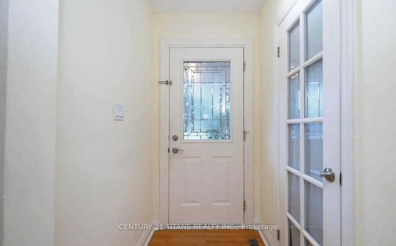 808 Eastglen Drive, #(Main)