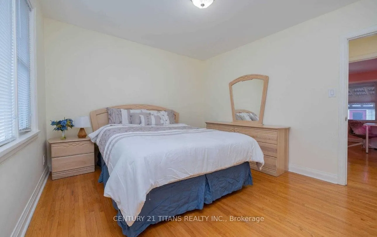 808 Eastglen Drive, #(Main)