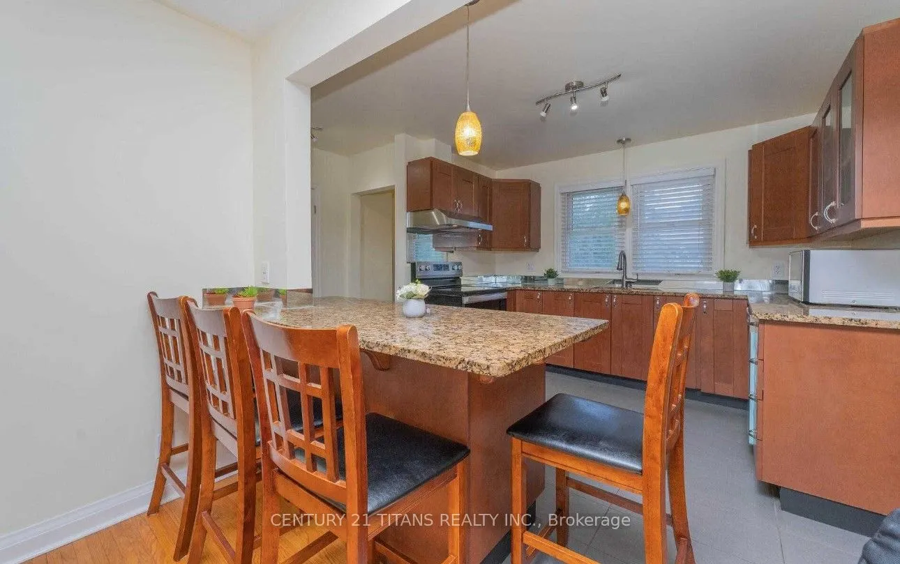 808 Eastglen Drive, #(Main)