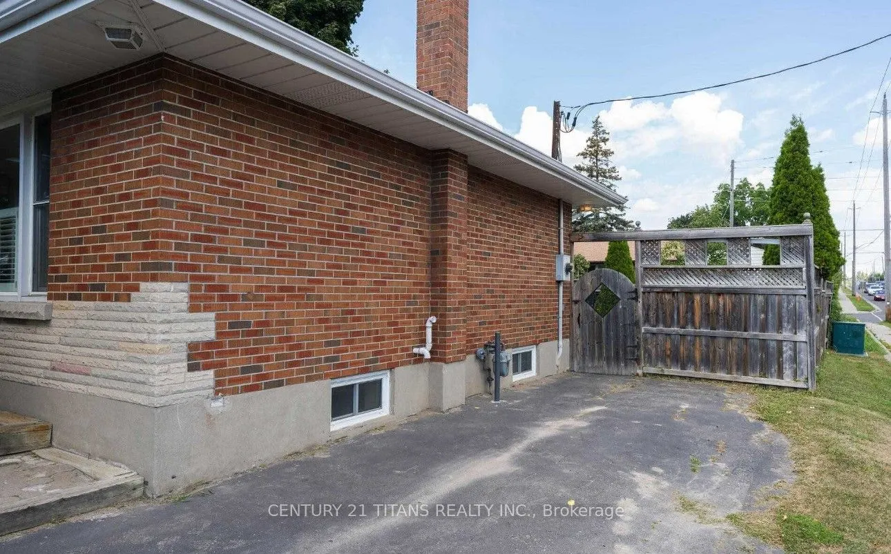 808 Eastglen Drive, #(Main)