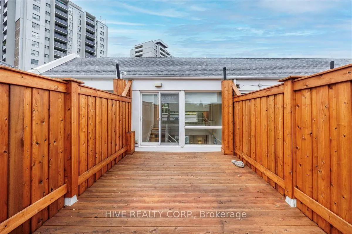 957 Broadview Avenue, #D