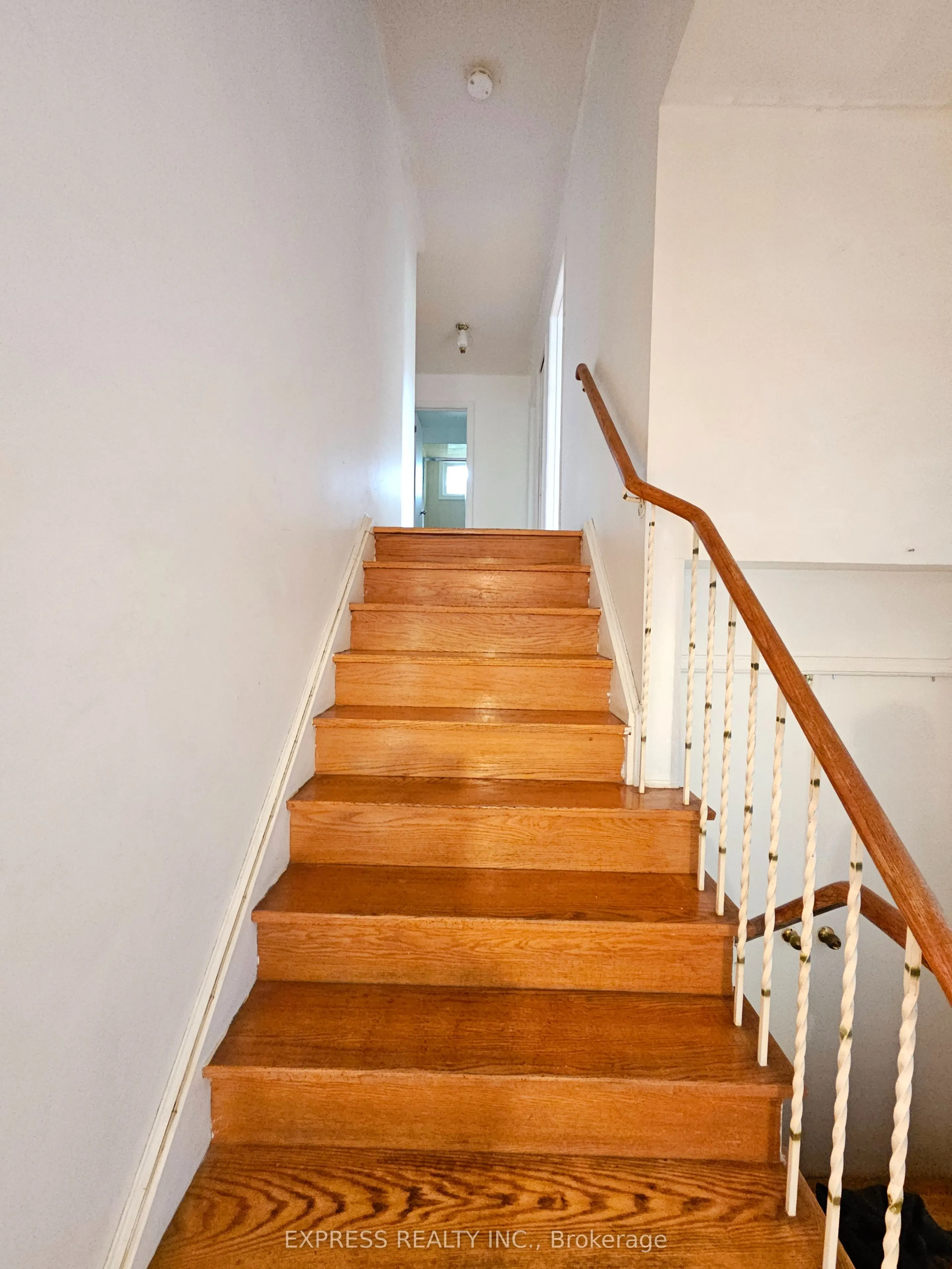 9 Beverly Glen Boulevard, #Main Level