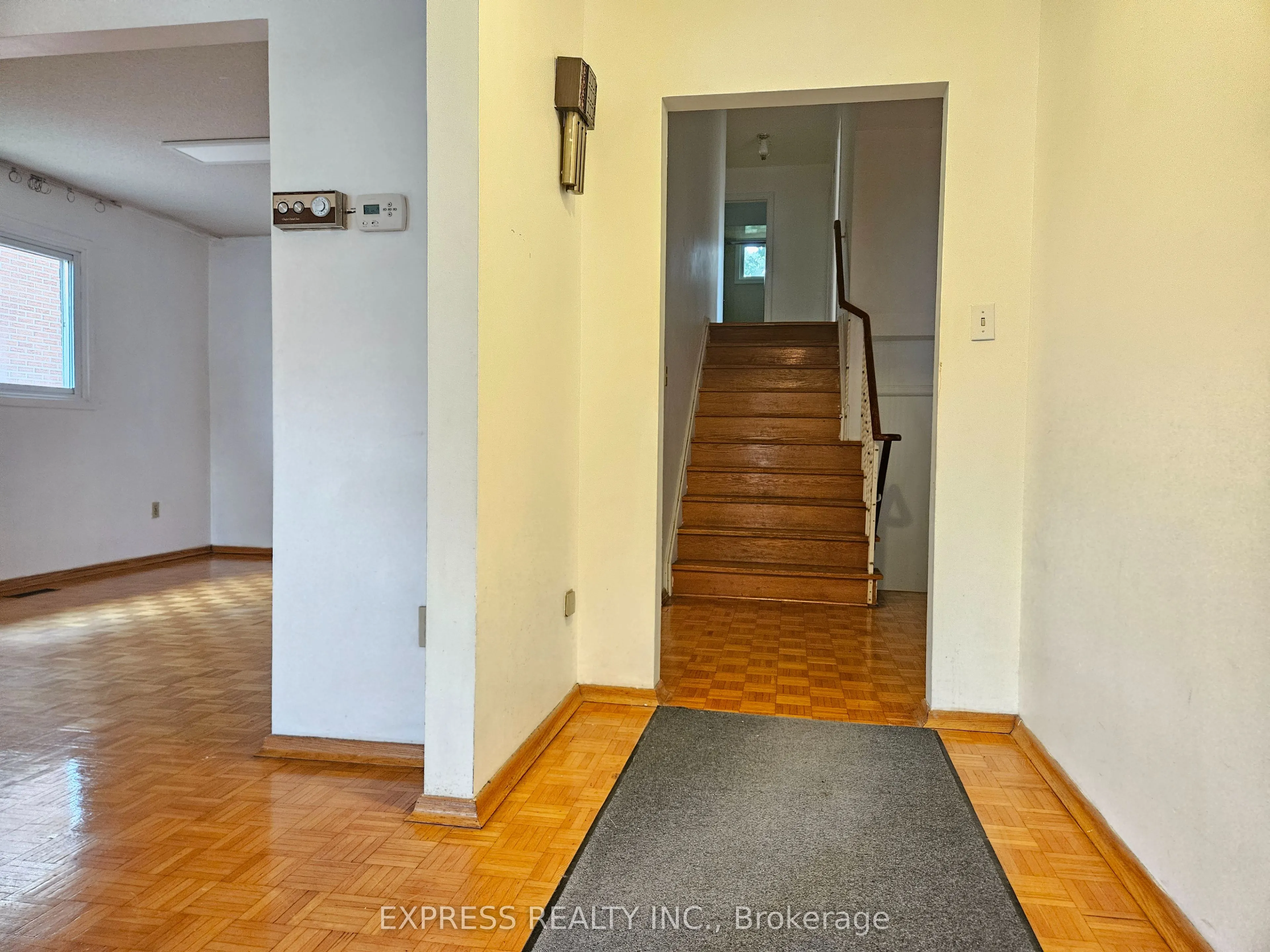 9 Beverly Glen Boulevard, #Main Level