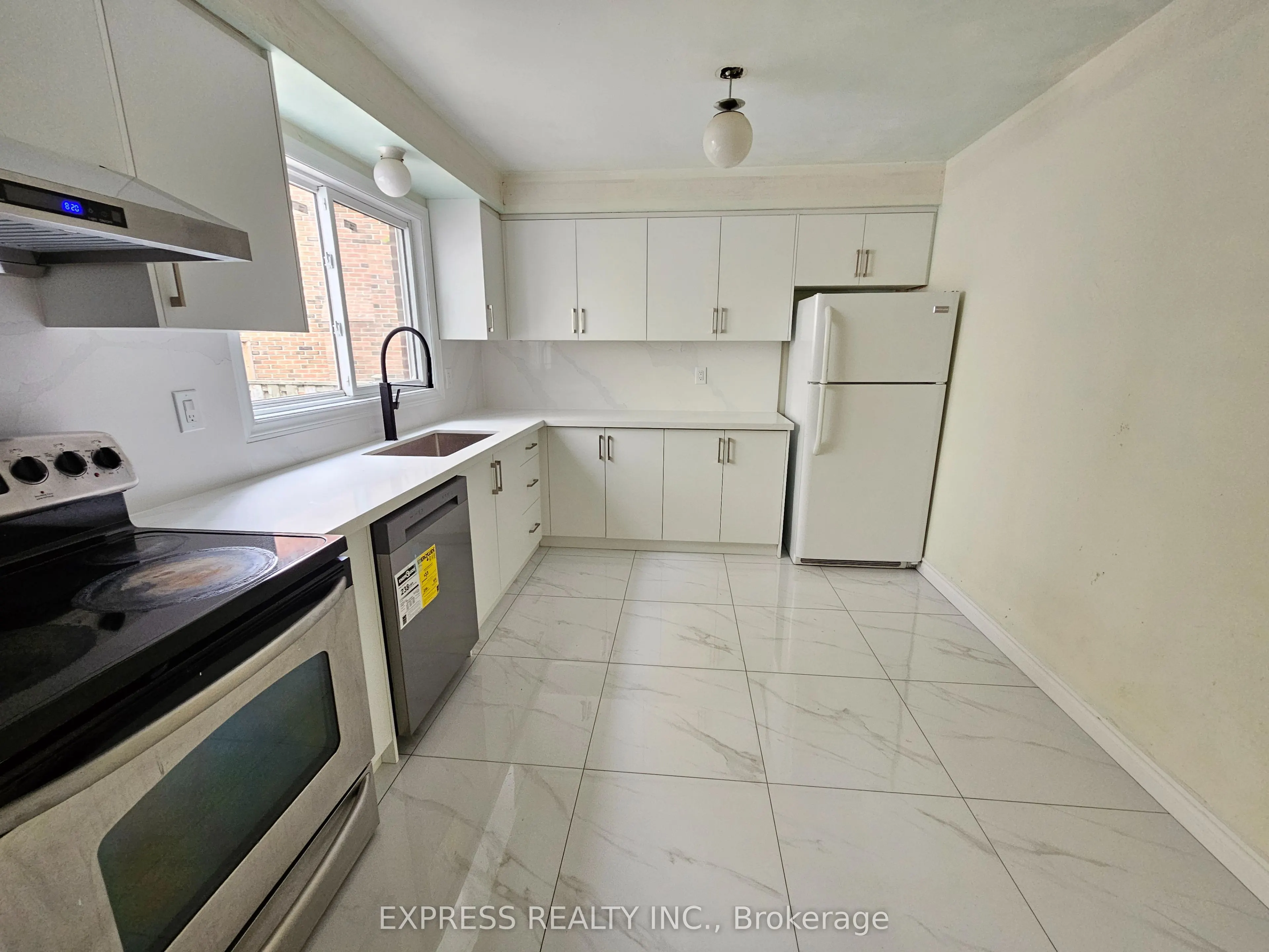 9 Beverly Glen Boulevard, #Main Level