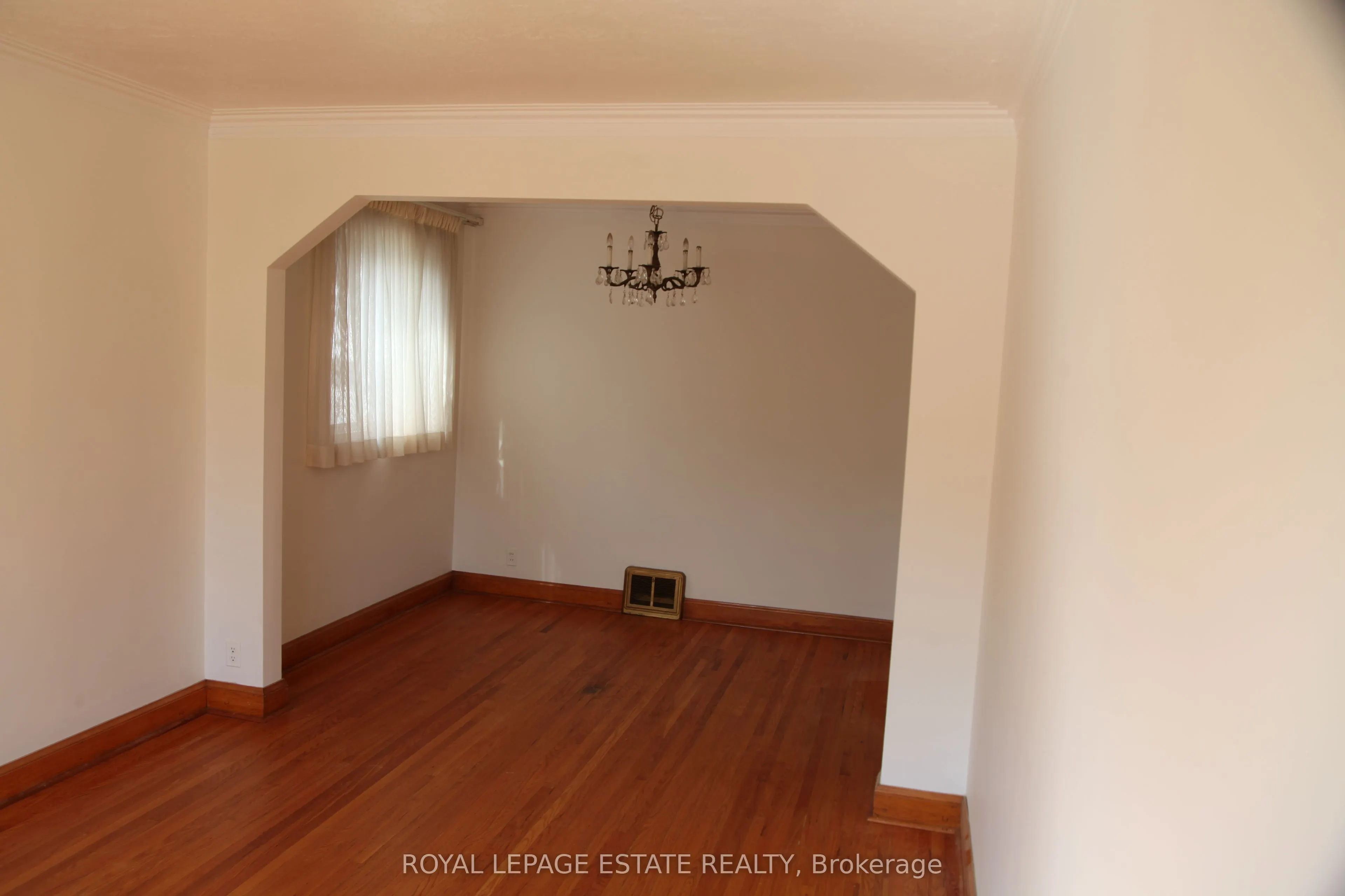 16 Clairlea Crescent