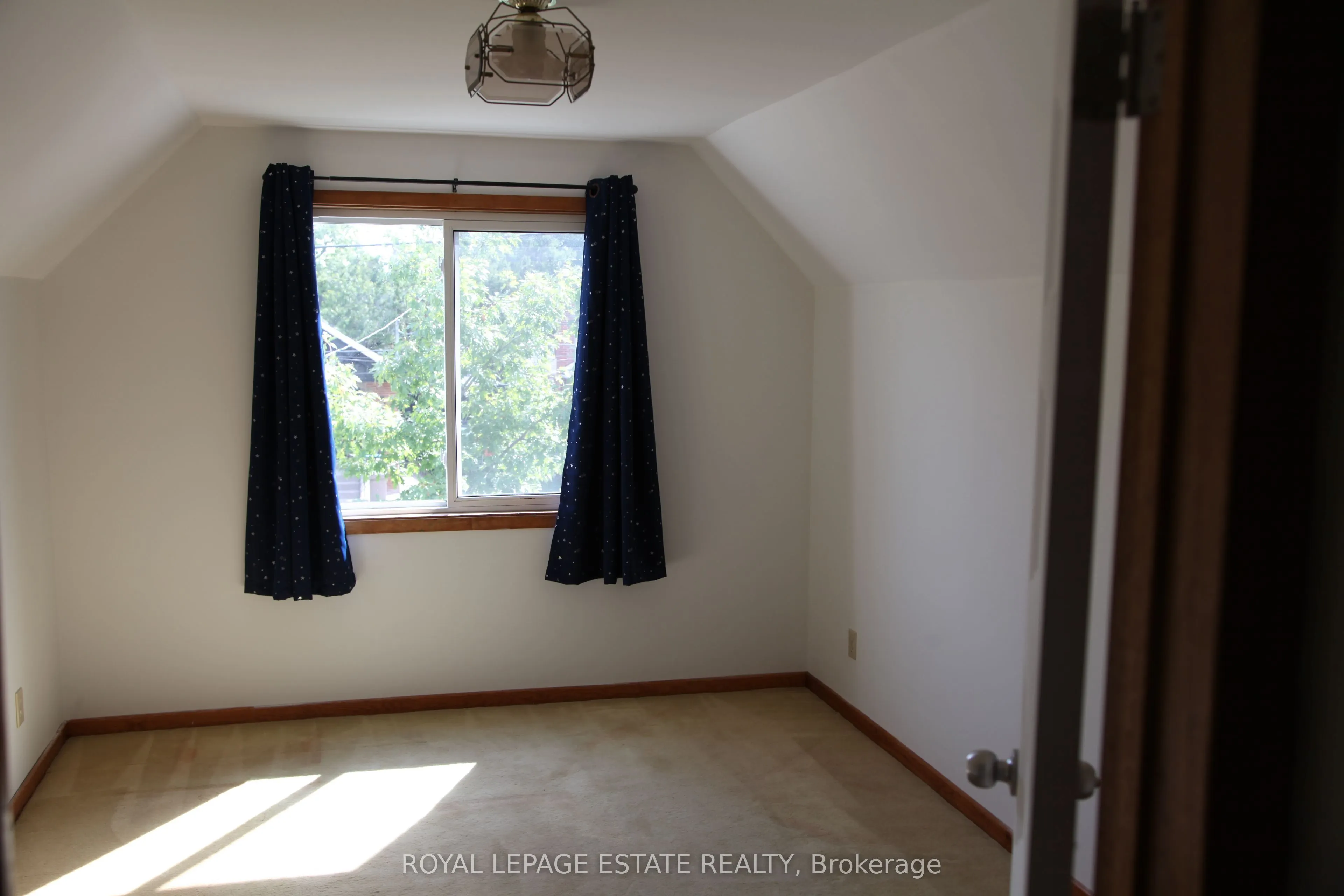 16 Clairlea Crescent