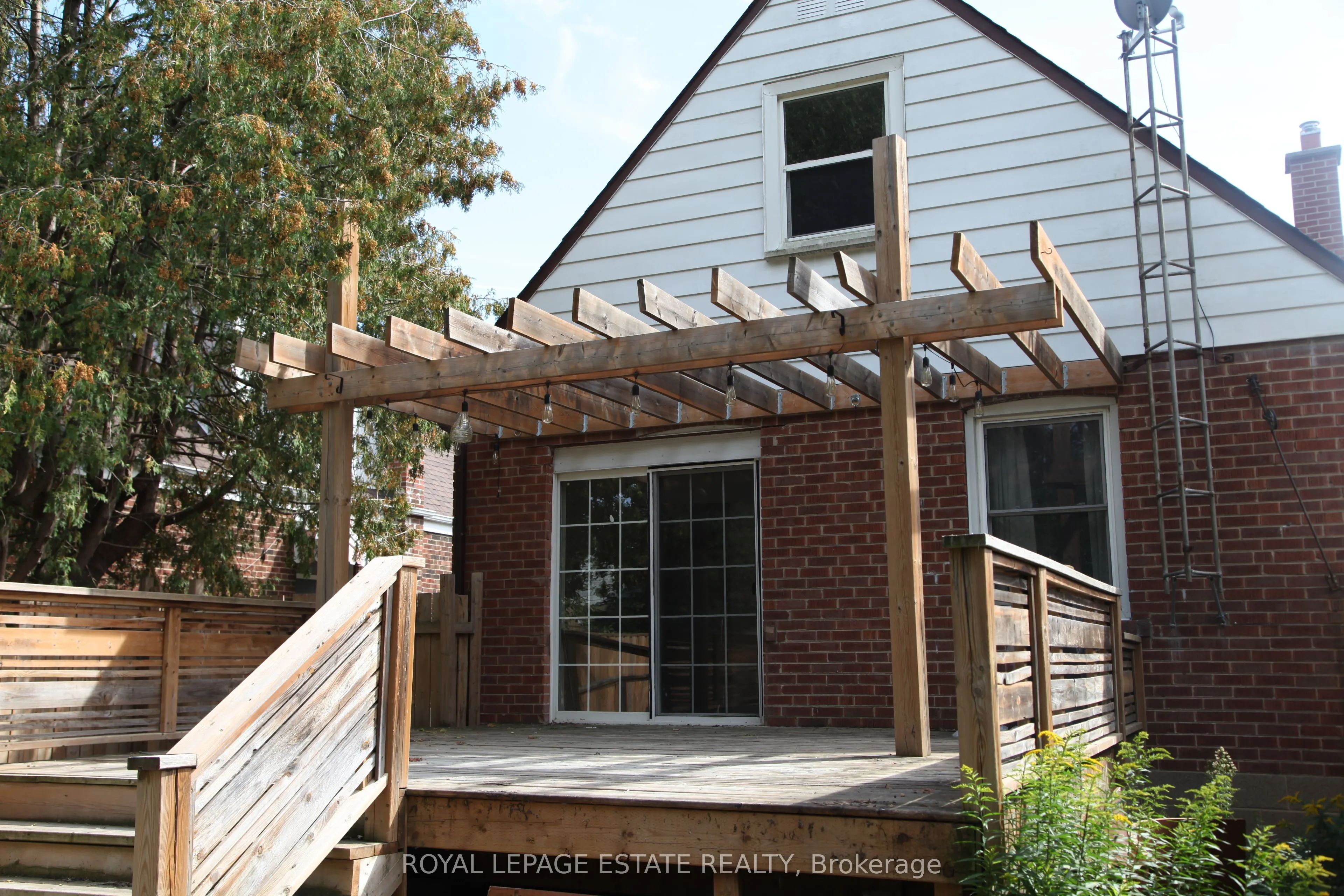 16 Clairlea Crescent