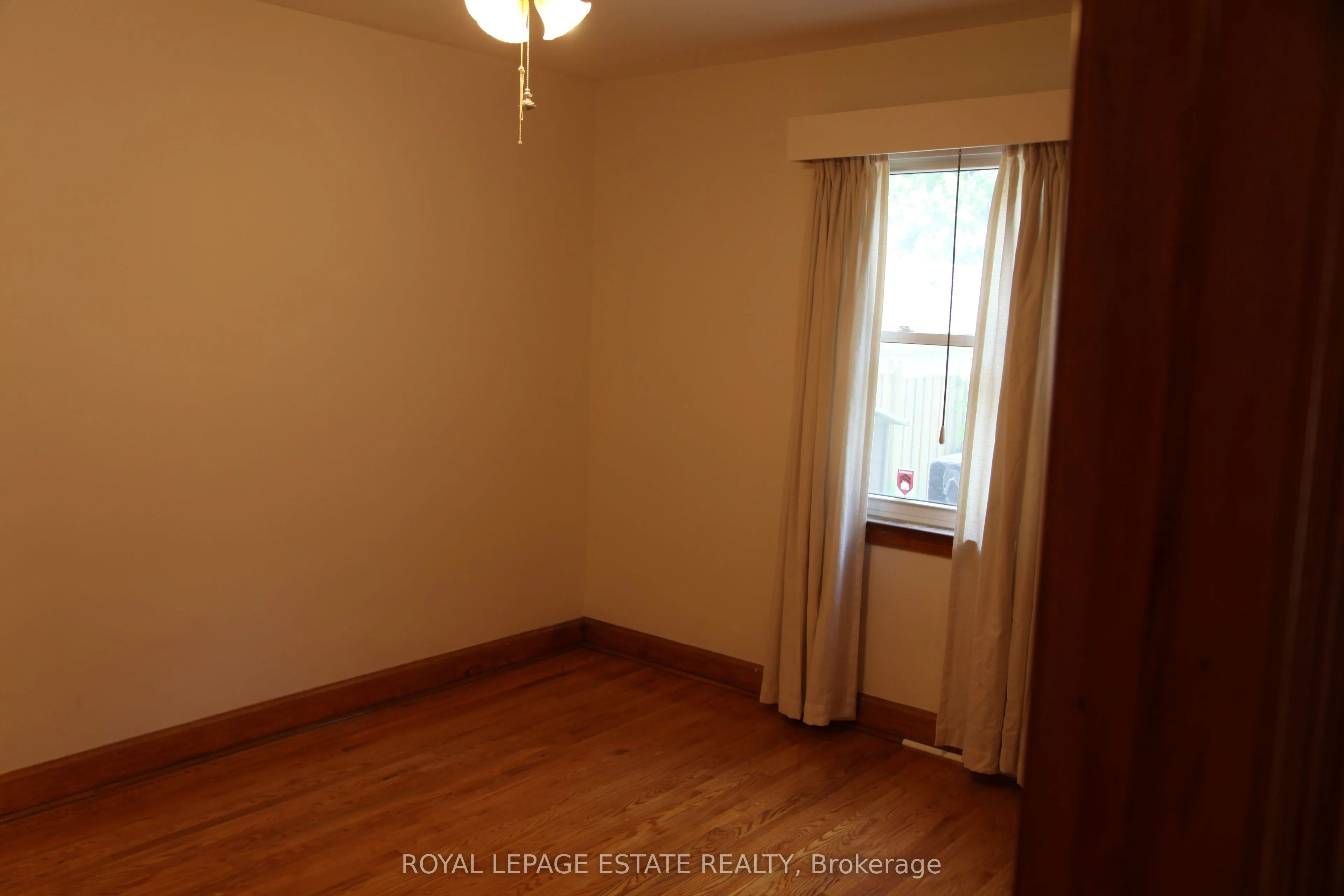 16 Clairlea Crescent