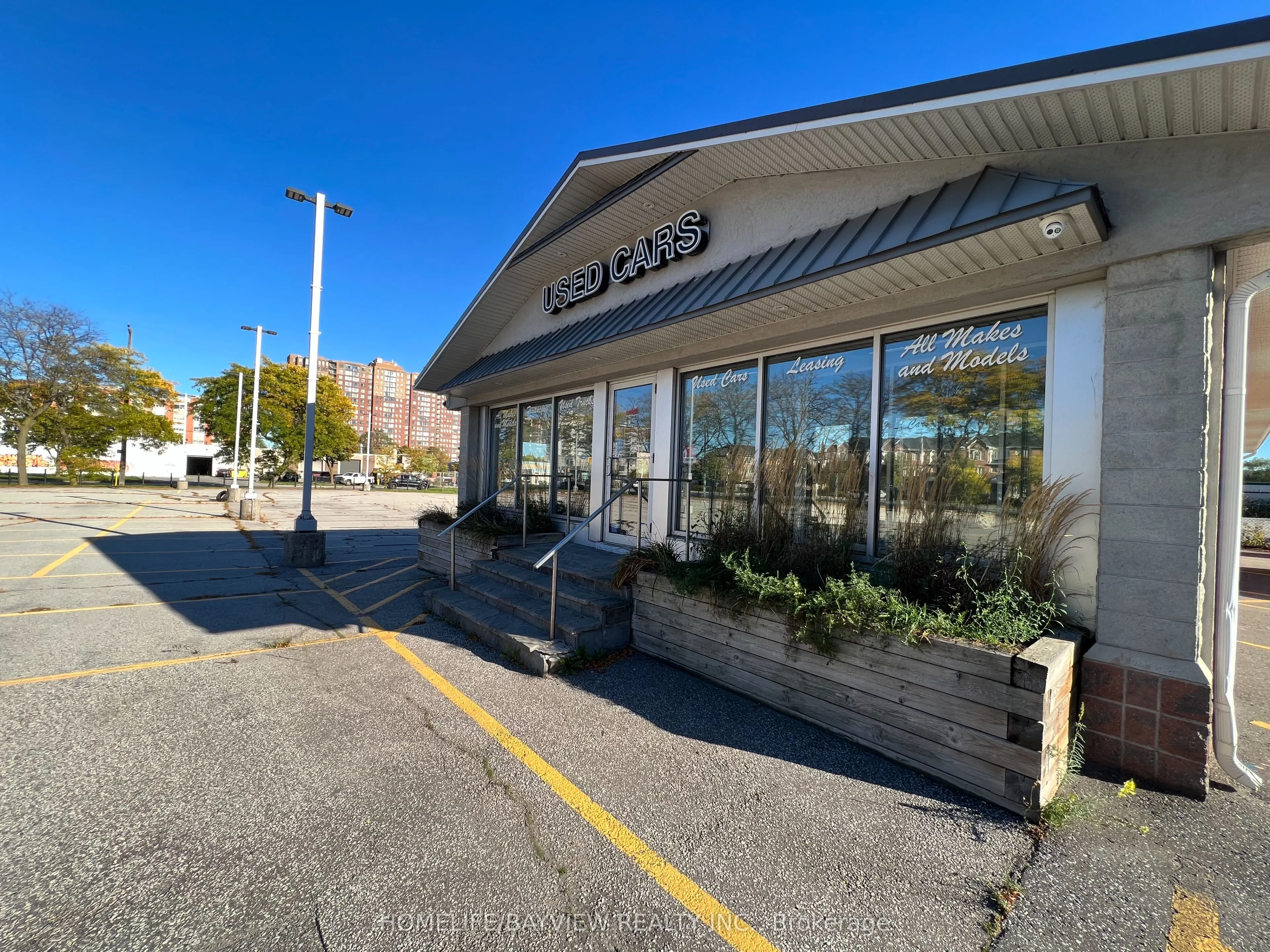 2851 Eglinton Avenue E