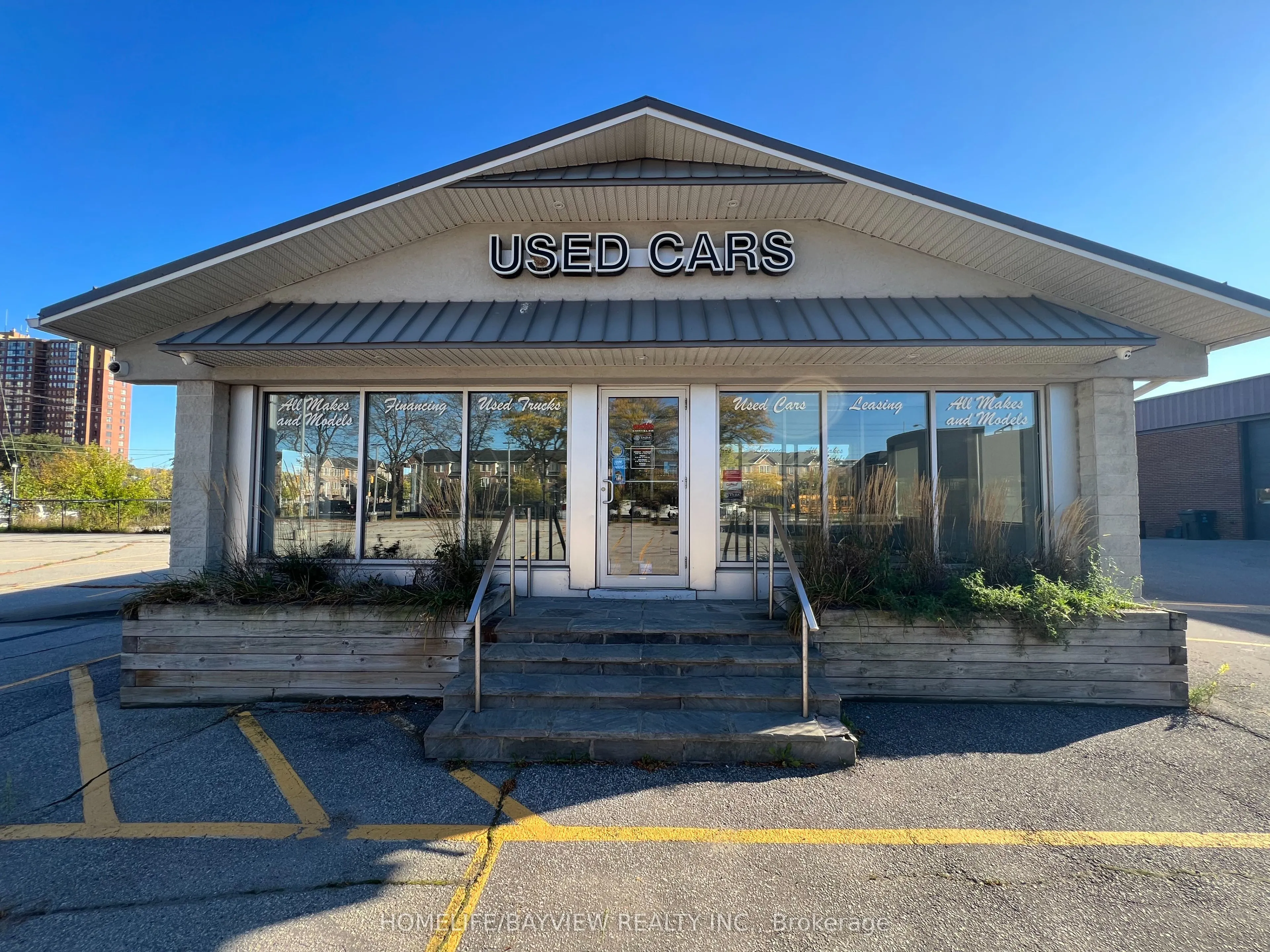 2851 Eglinton Avenue E