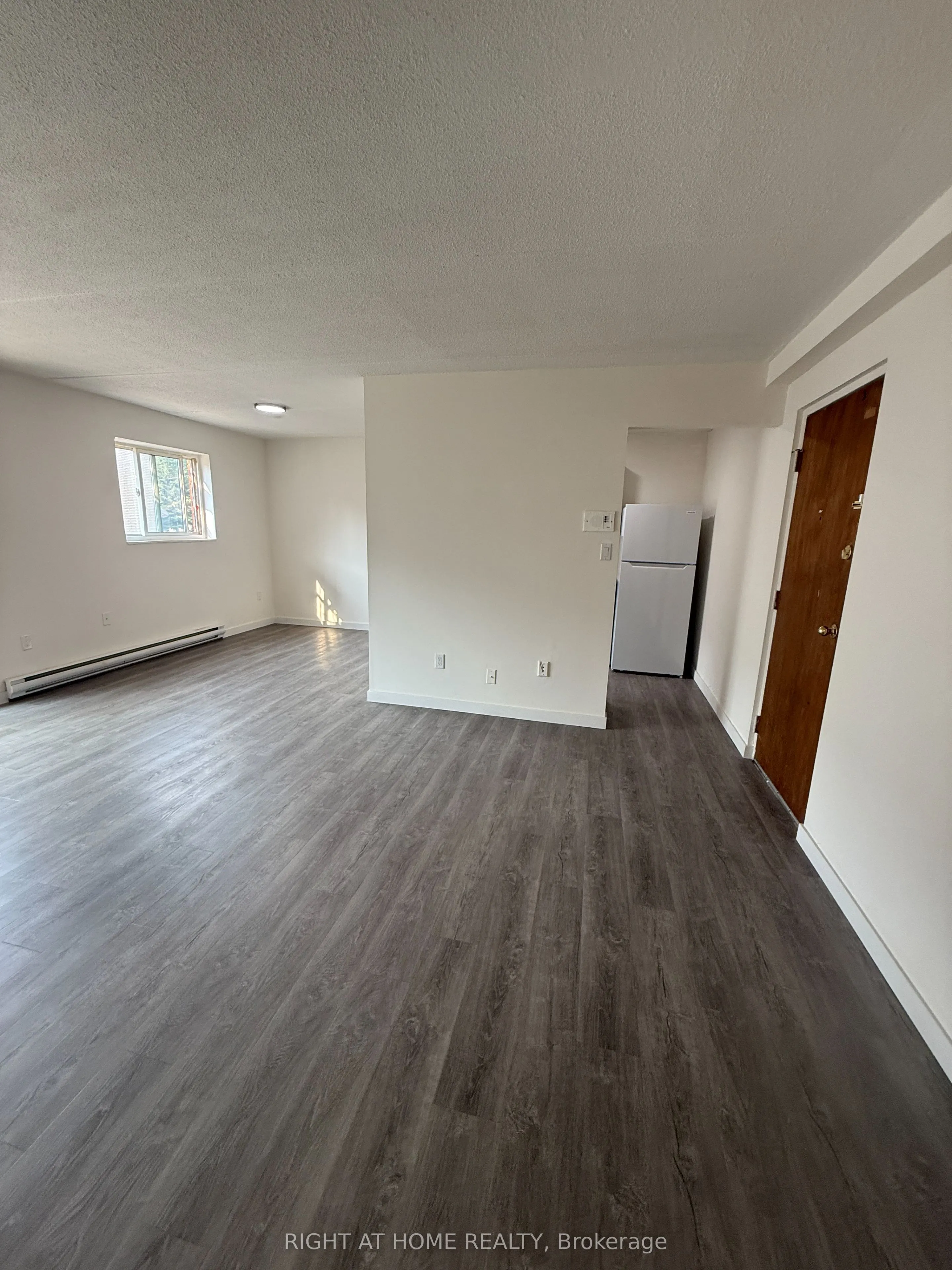 555 Oxford Street, #207