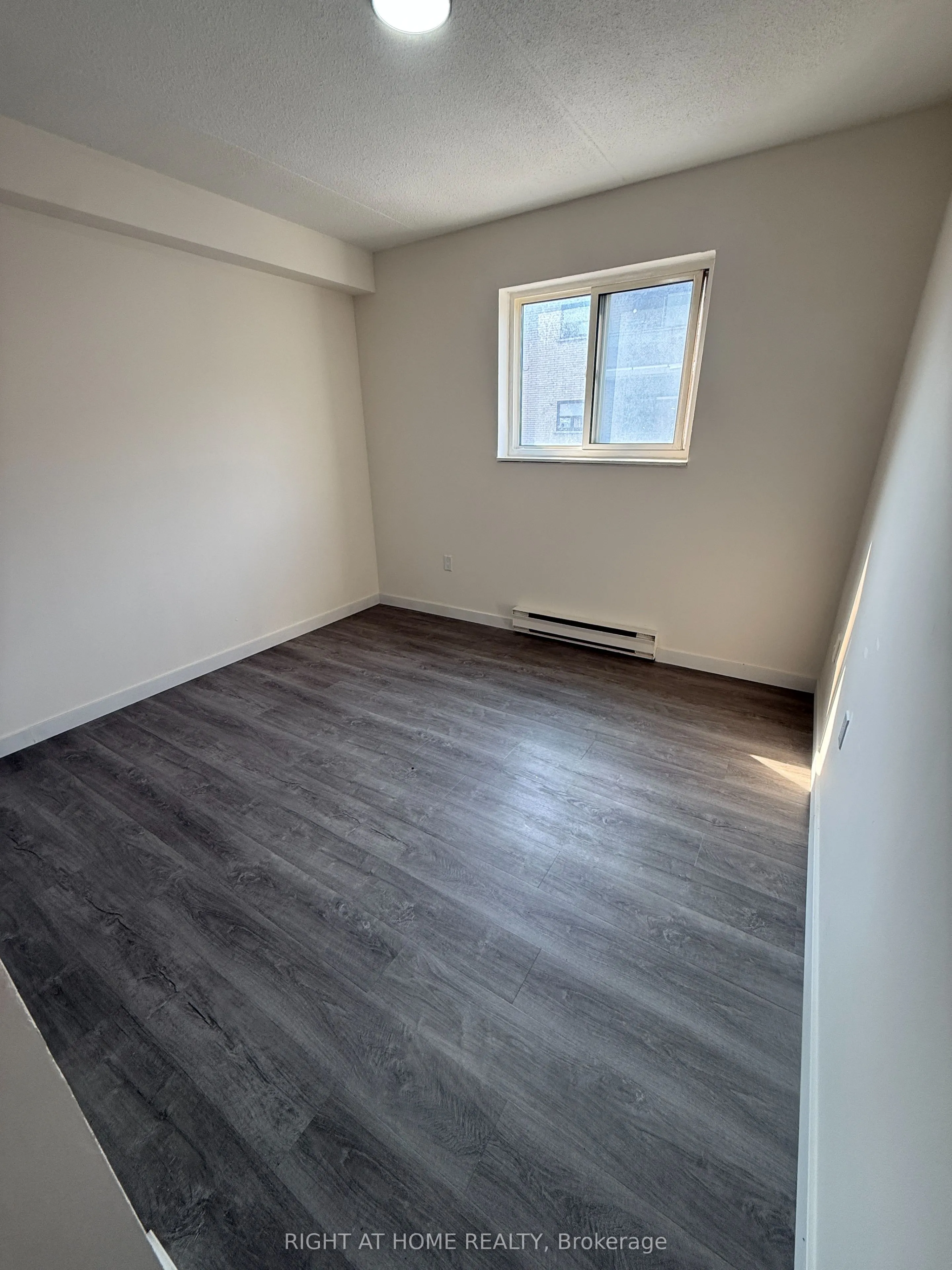 555 Oxford Street, #207