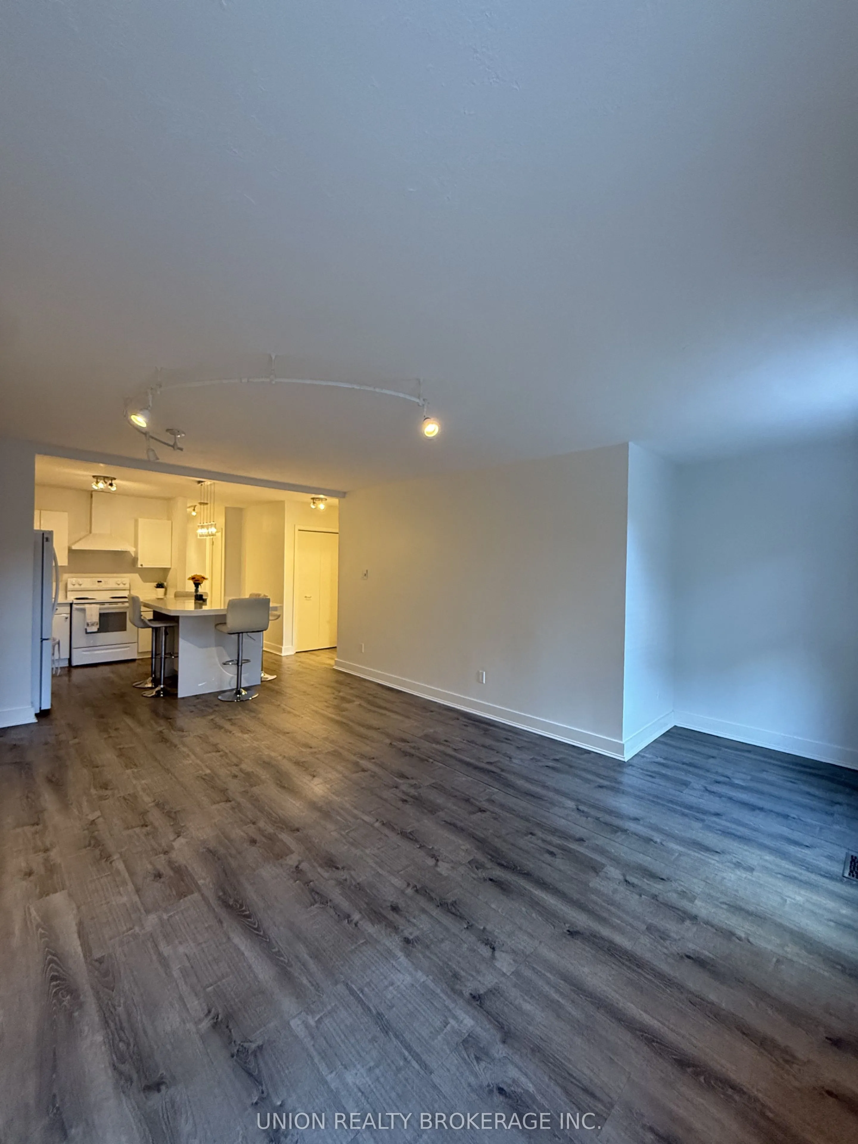 2495A Queen Street E