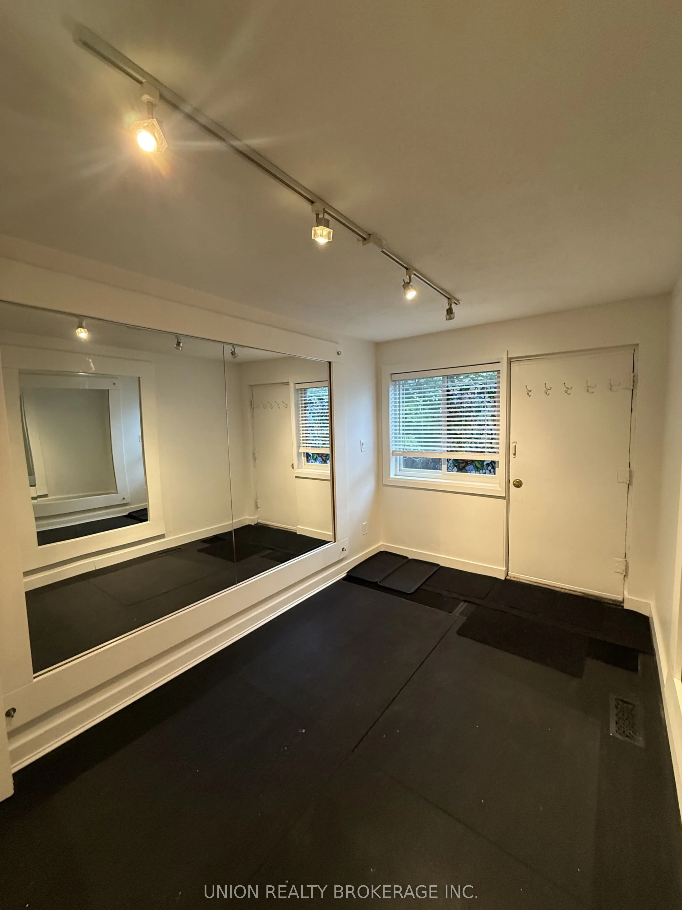 2495A Queen Street E