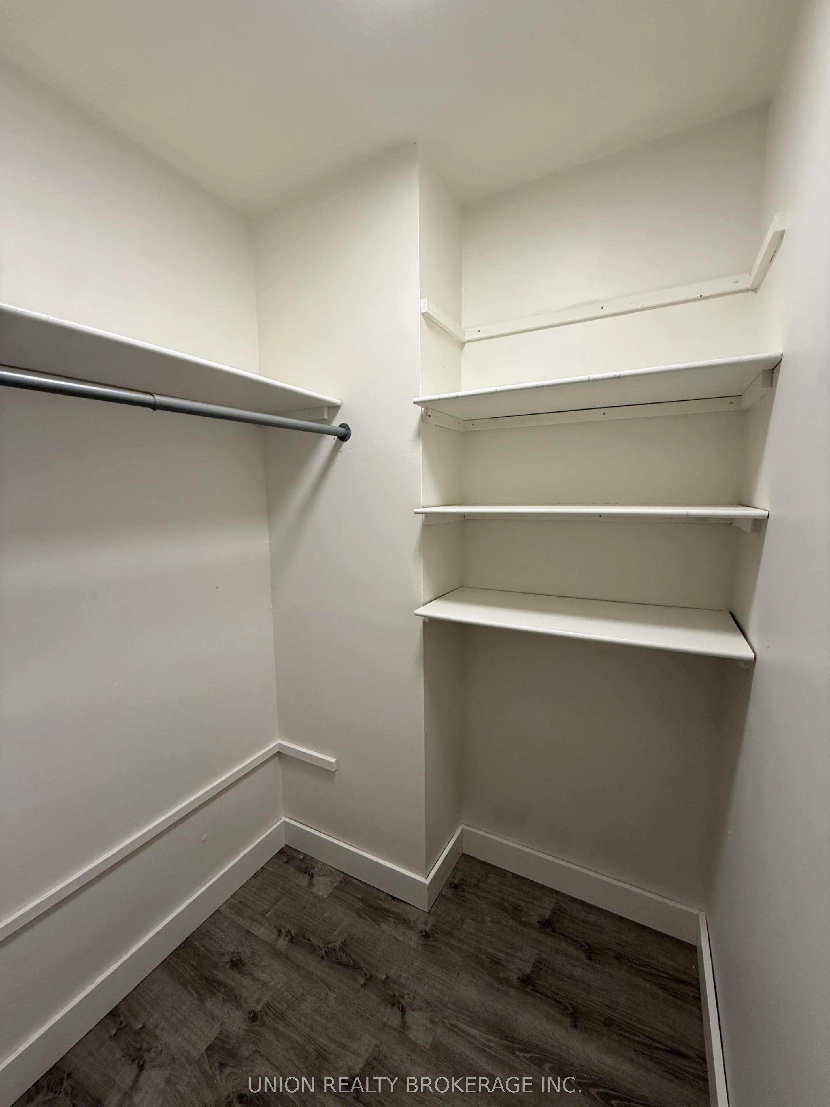 2495A Queen Street E