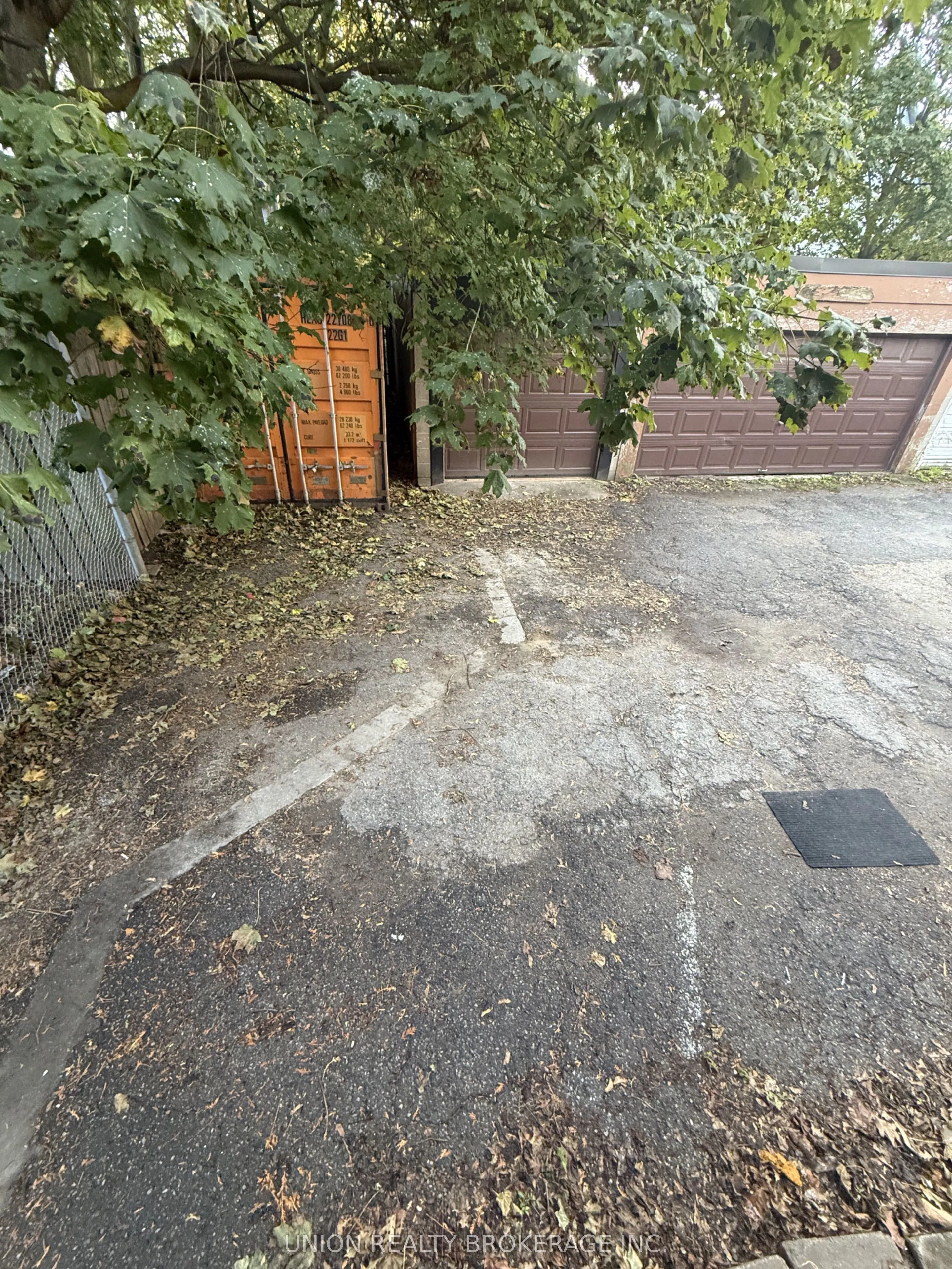 2495A Queen Street E