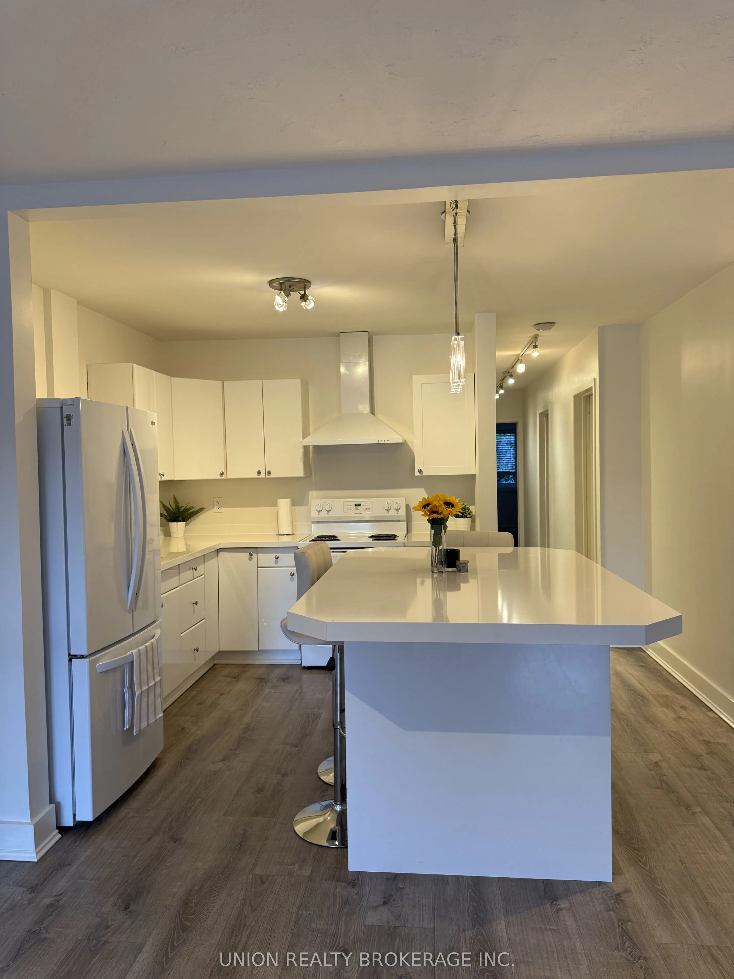 2495A Queen Street E