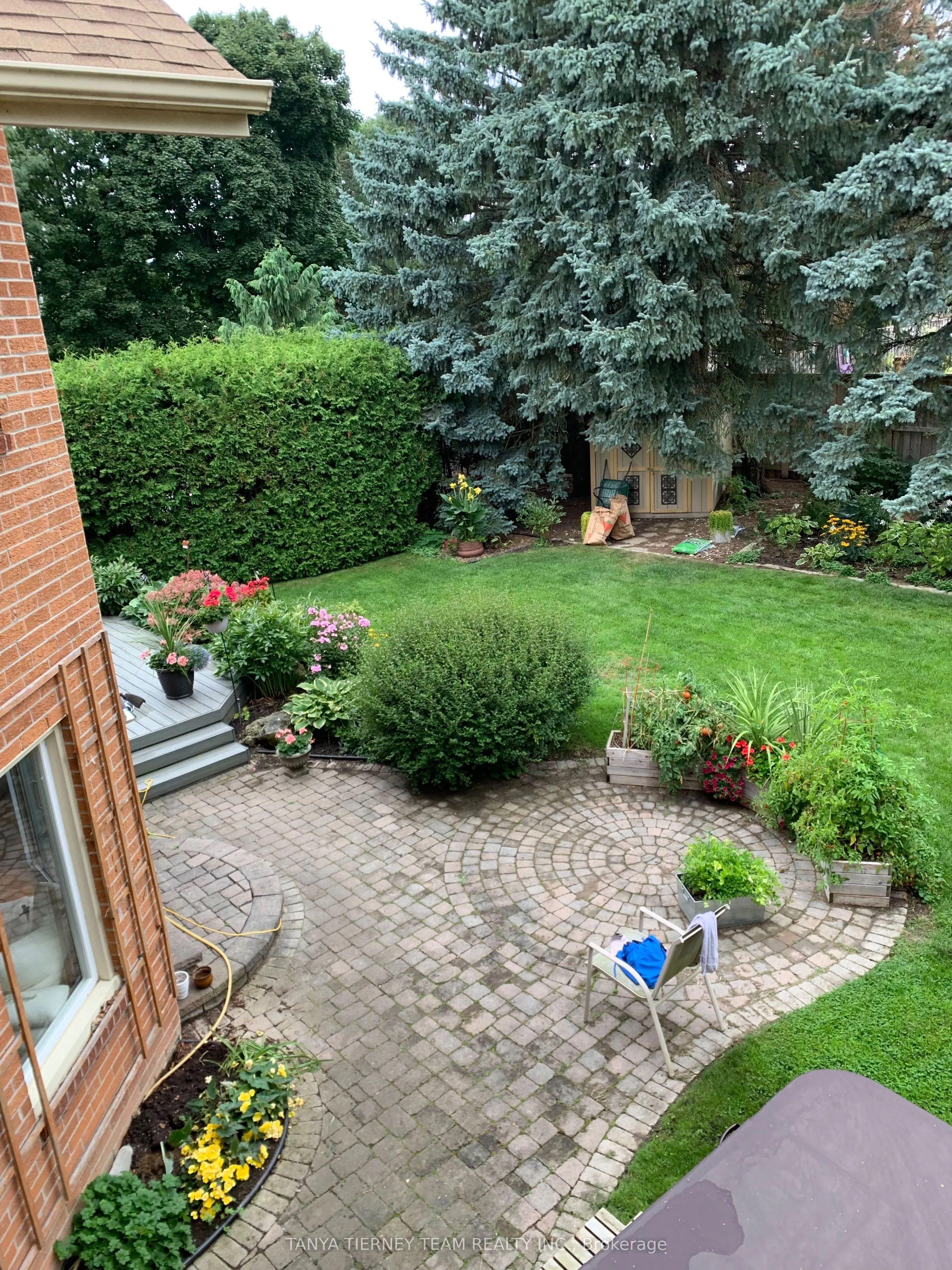 6 Lyndhurst Crescent