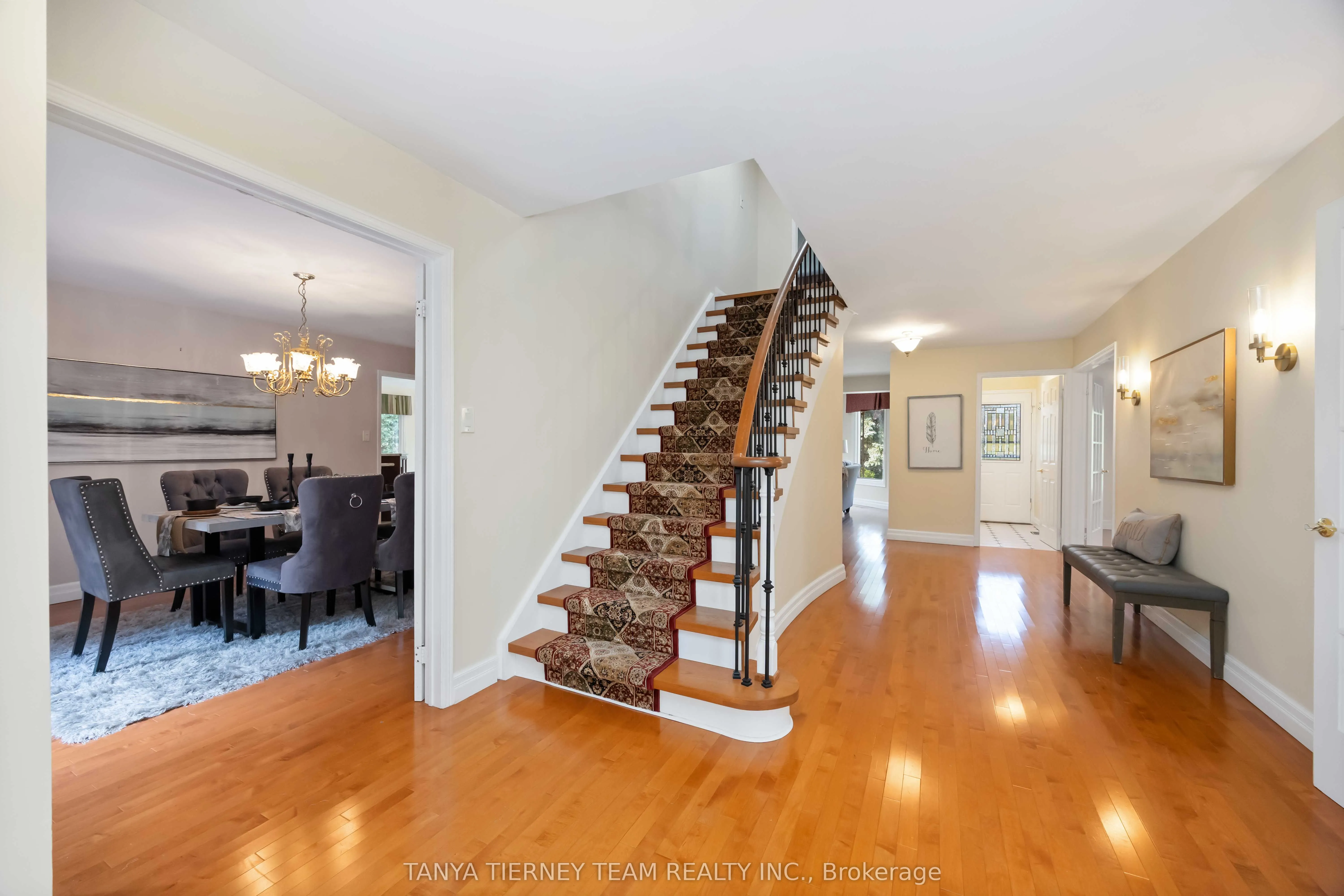 6 Lyndhurst Crescent