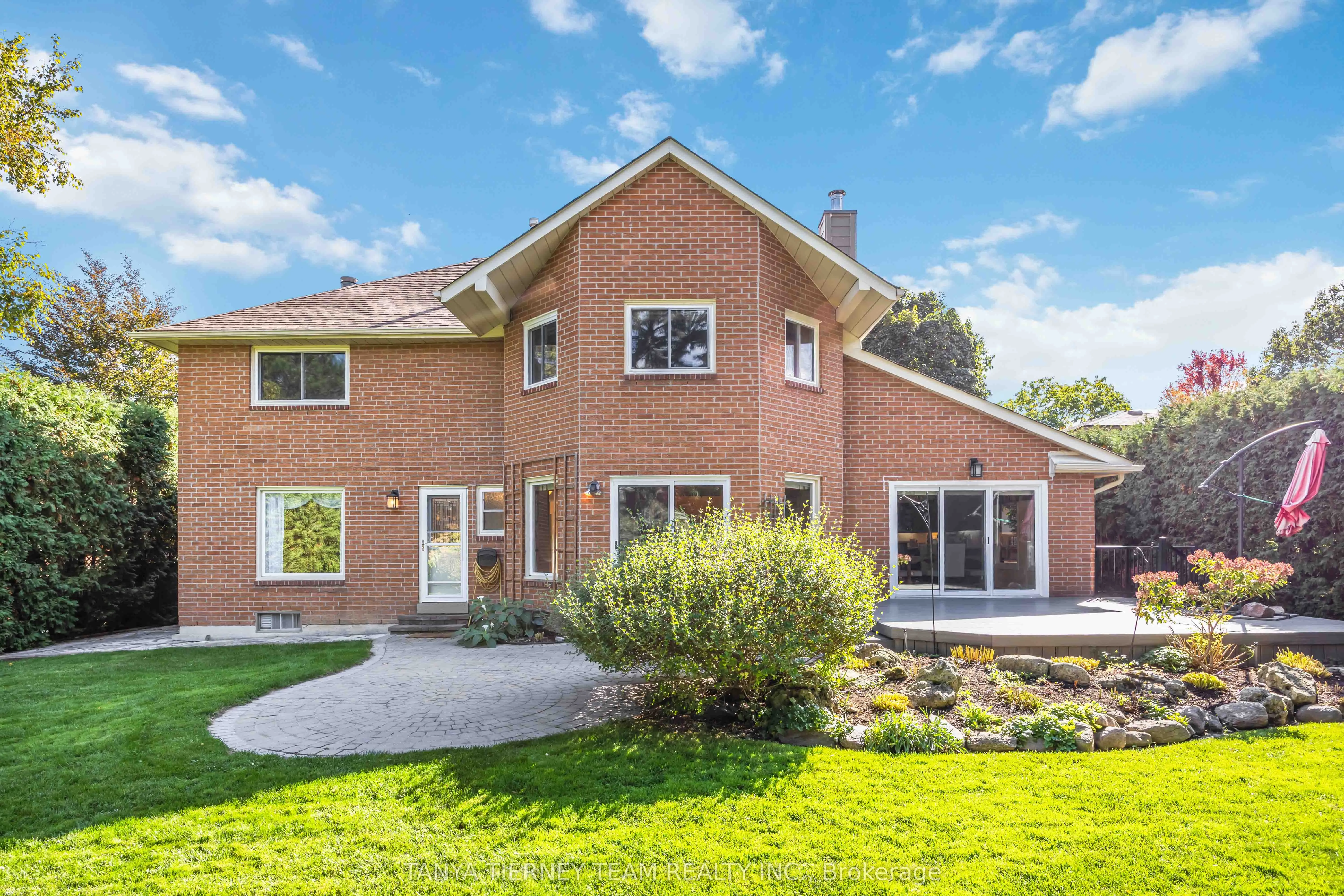 6 Lyndhurst Crescent