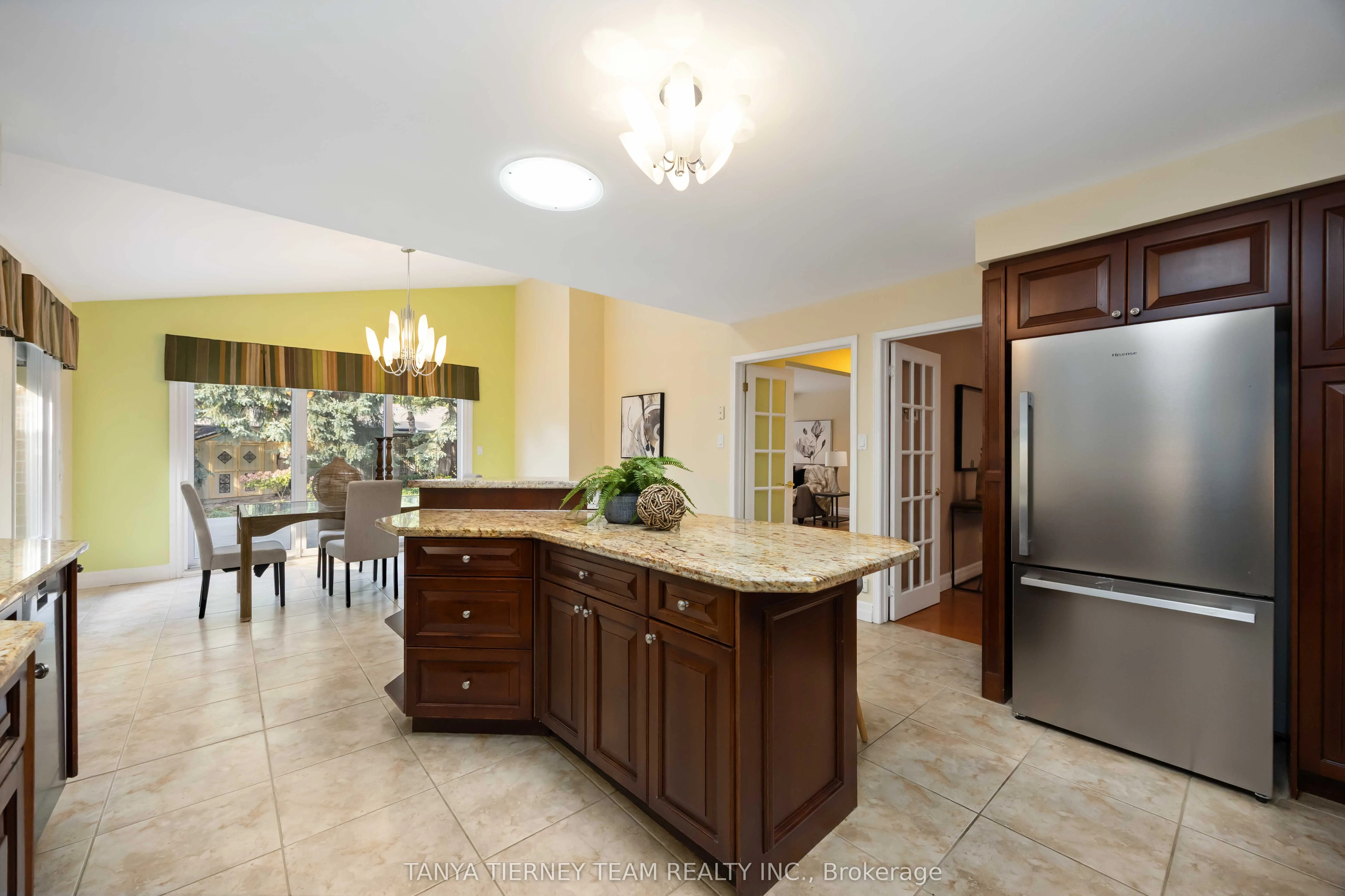 6 Lyndhurst Crescent