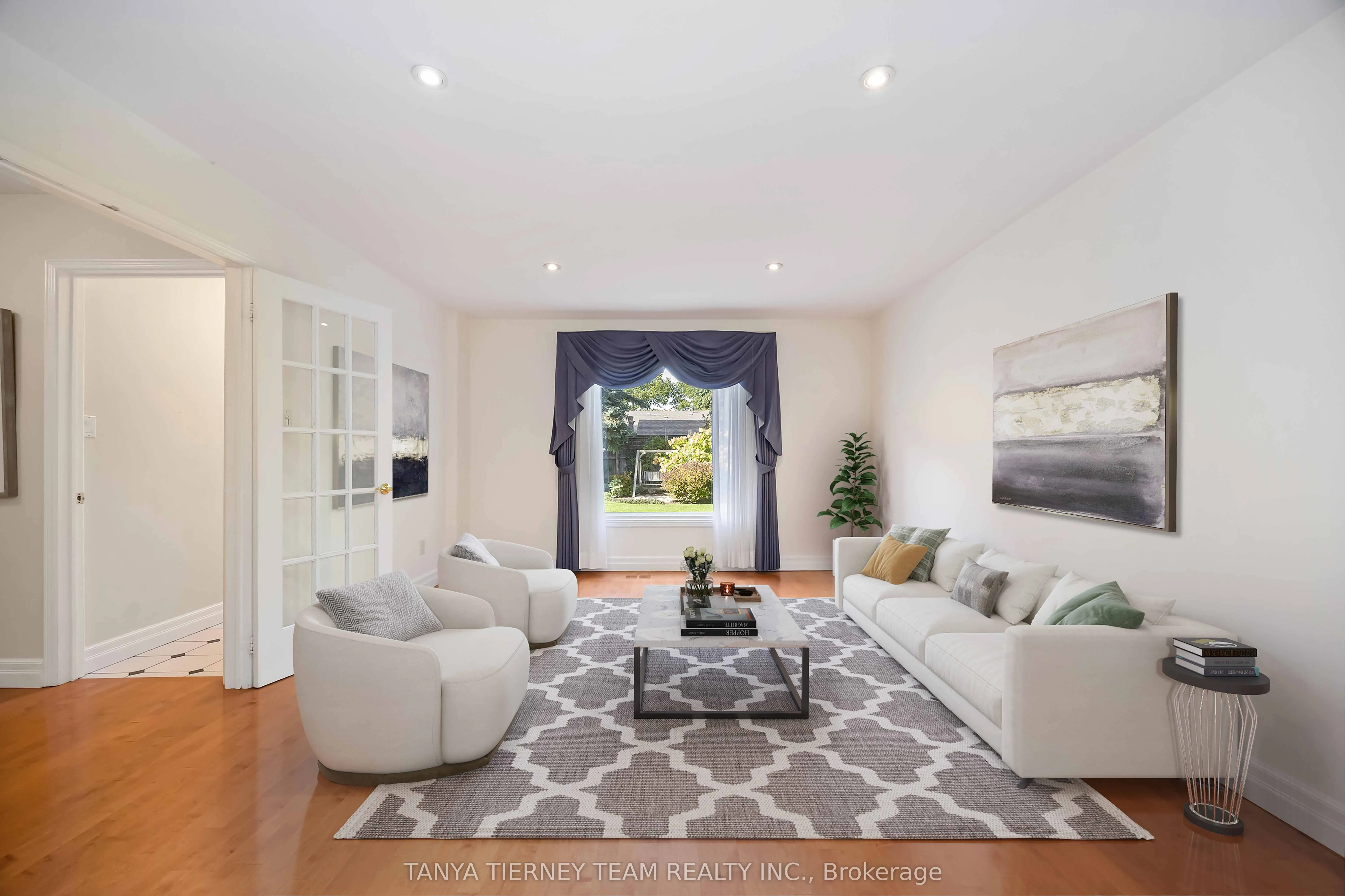 6 Lyndhurst Crescent