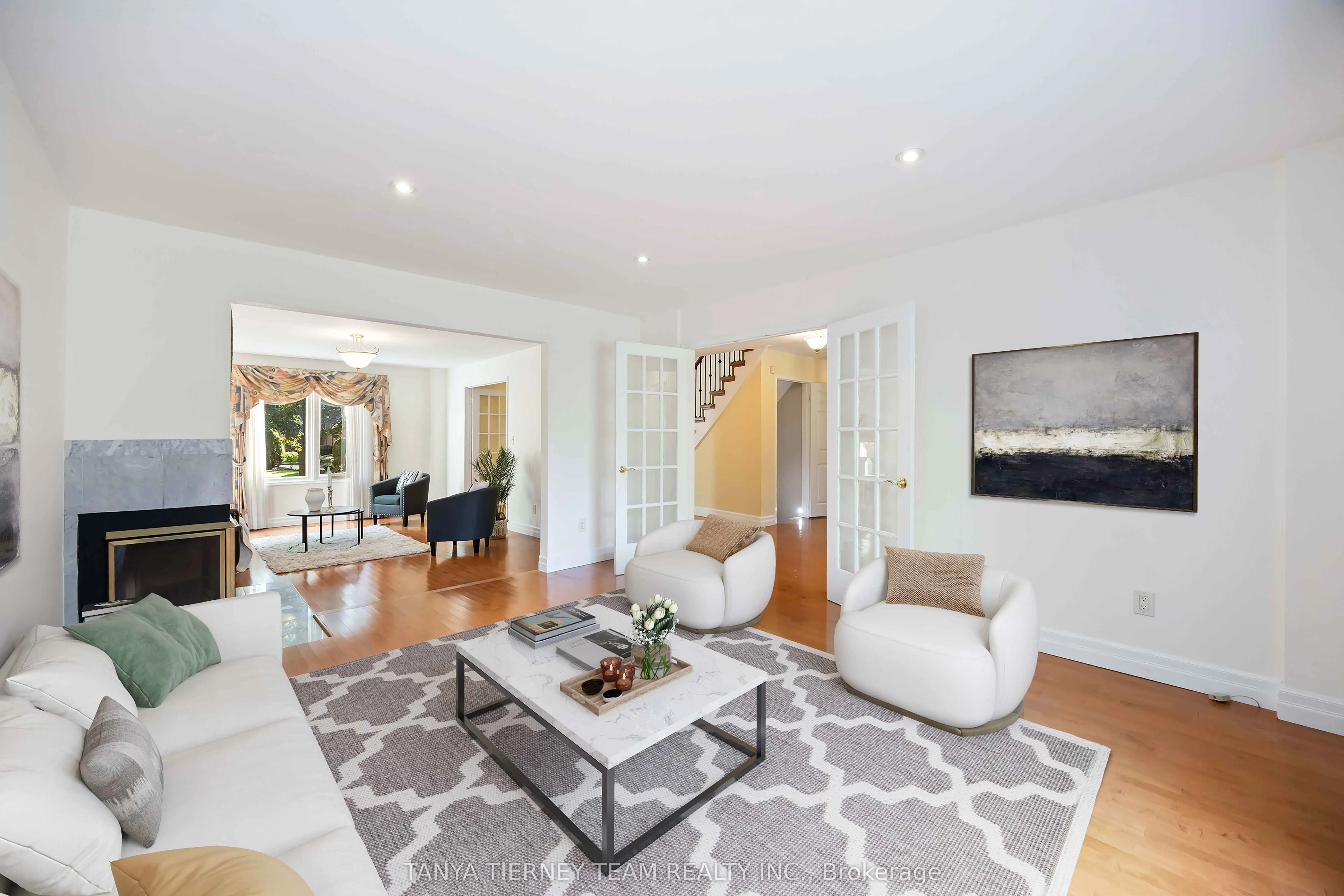 6 Lyndhurst Crescent