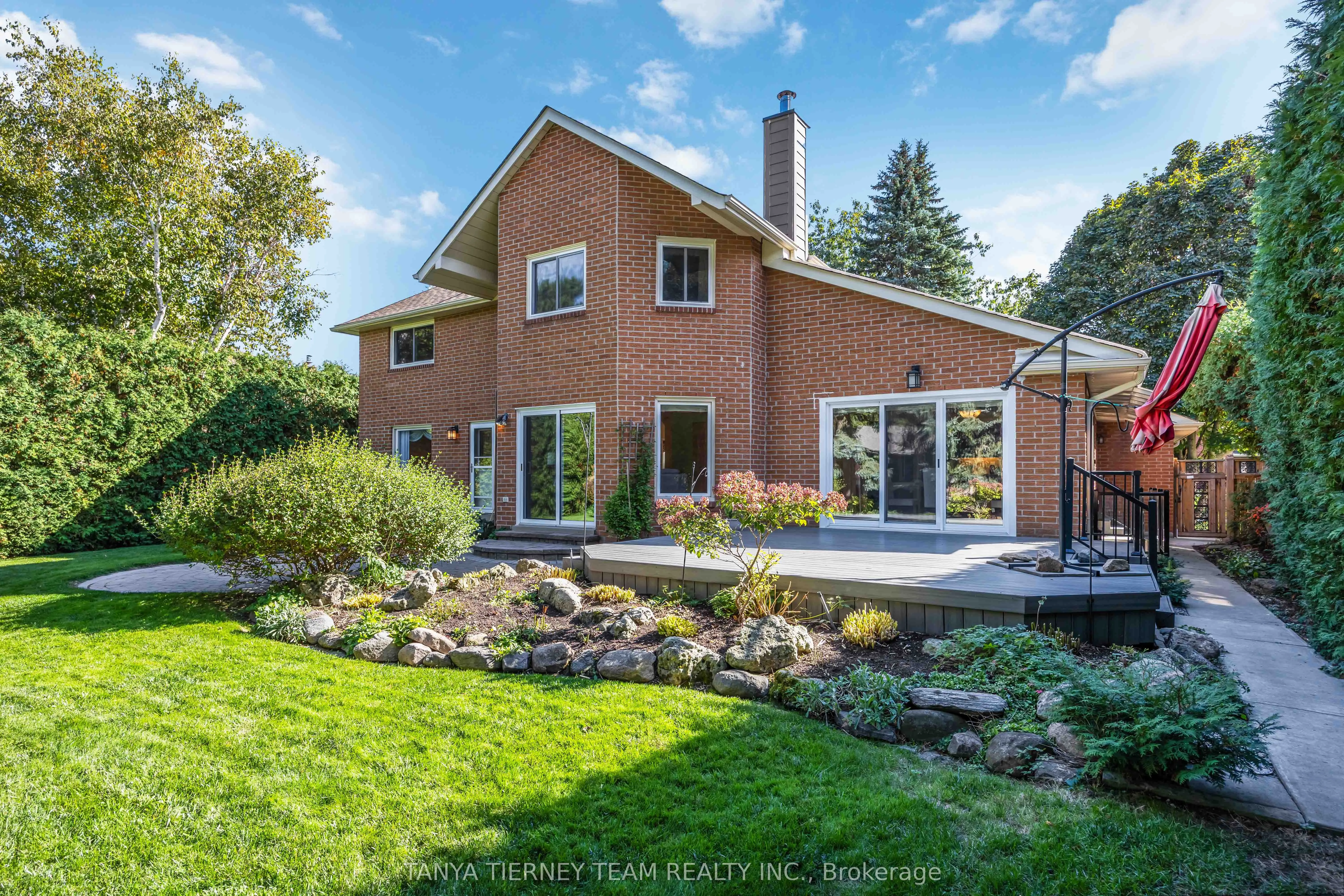 6 Lyndhurst Crescent