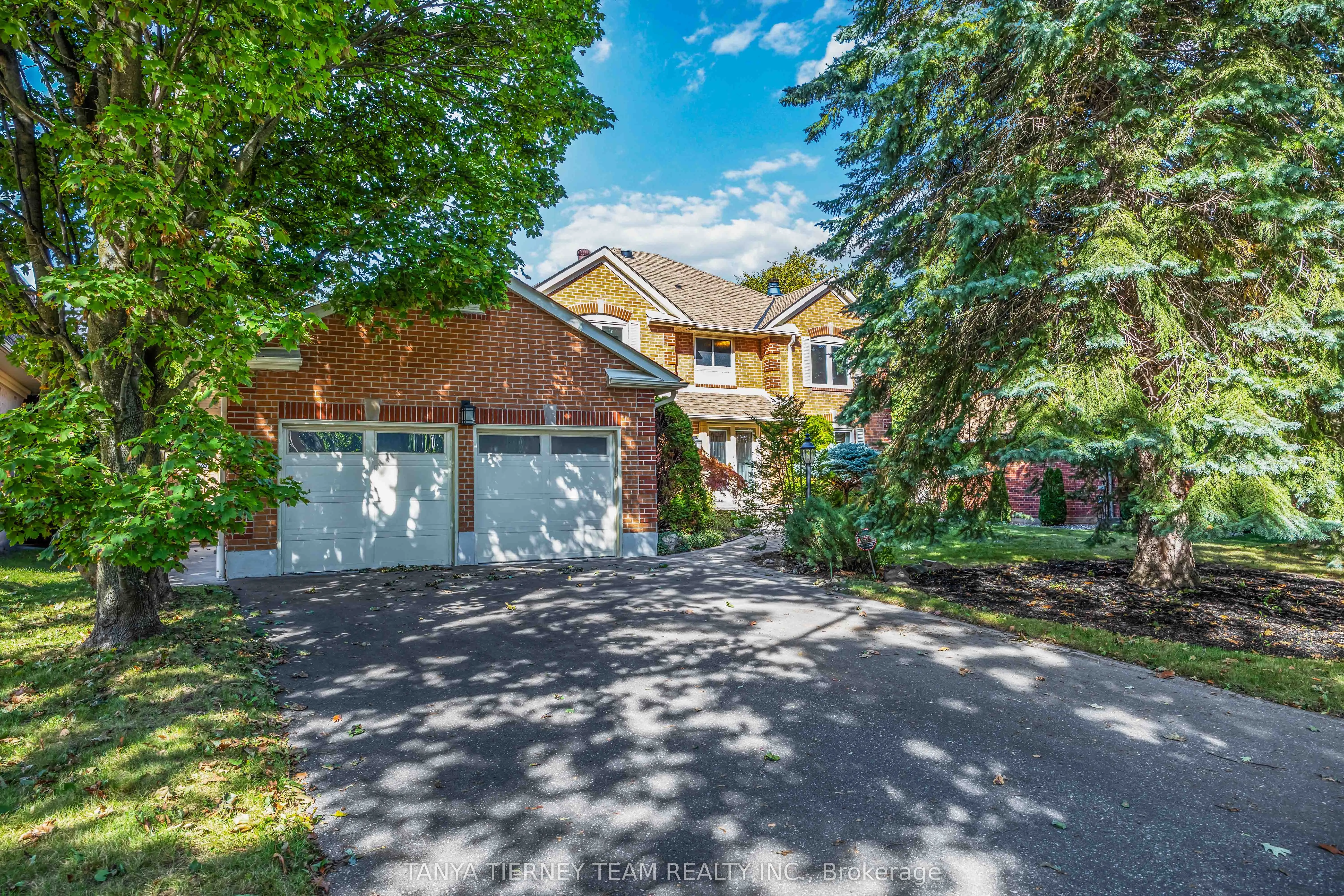 6 Lyndhurst Crescent