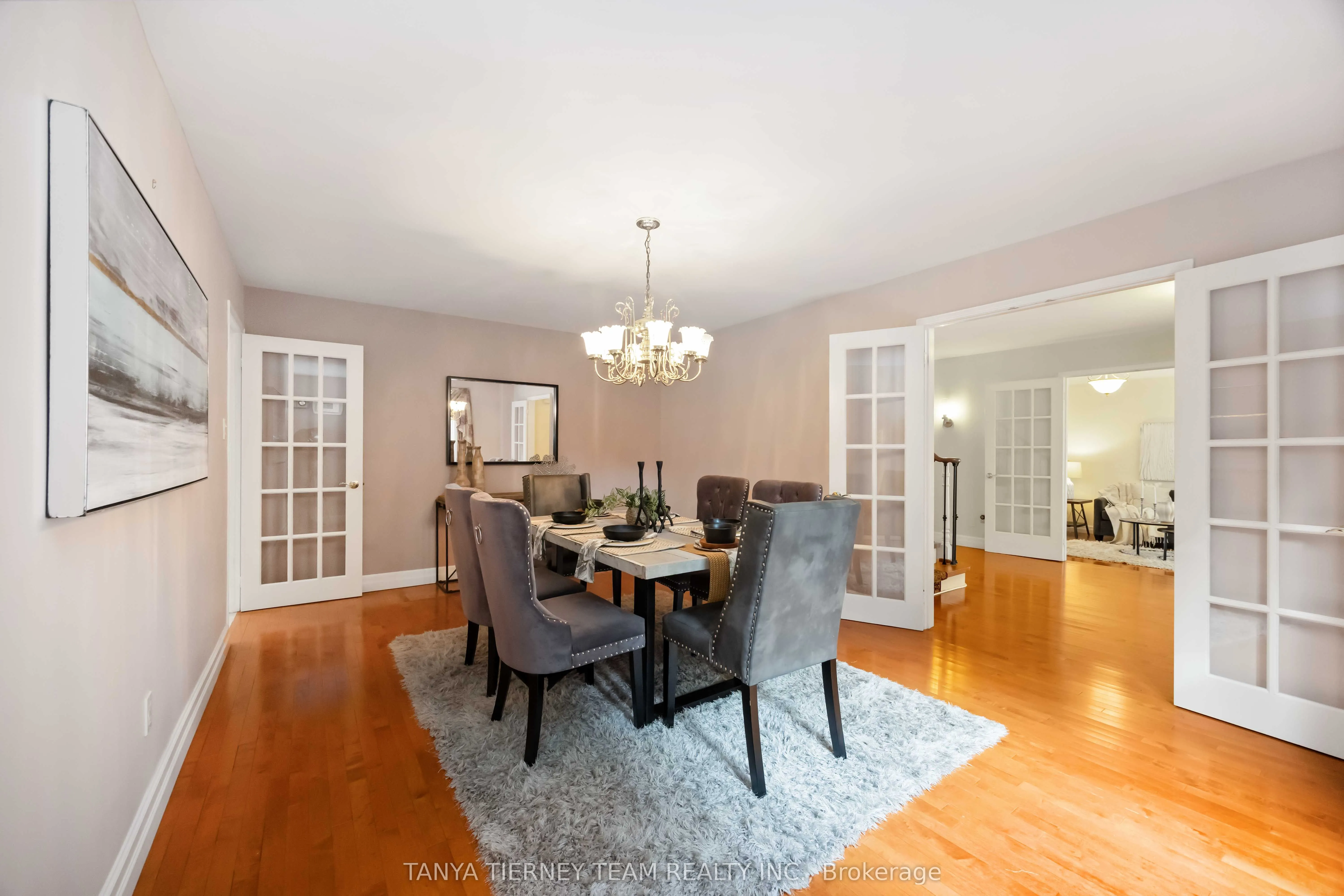 6 Lyndhurst Crescent