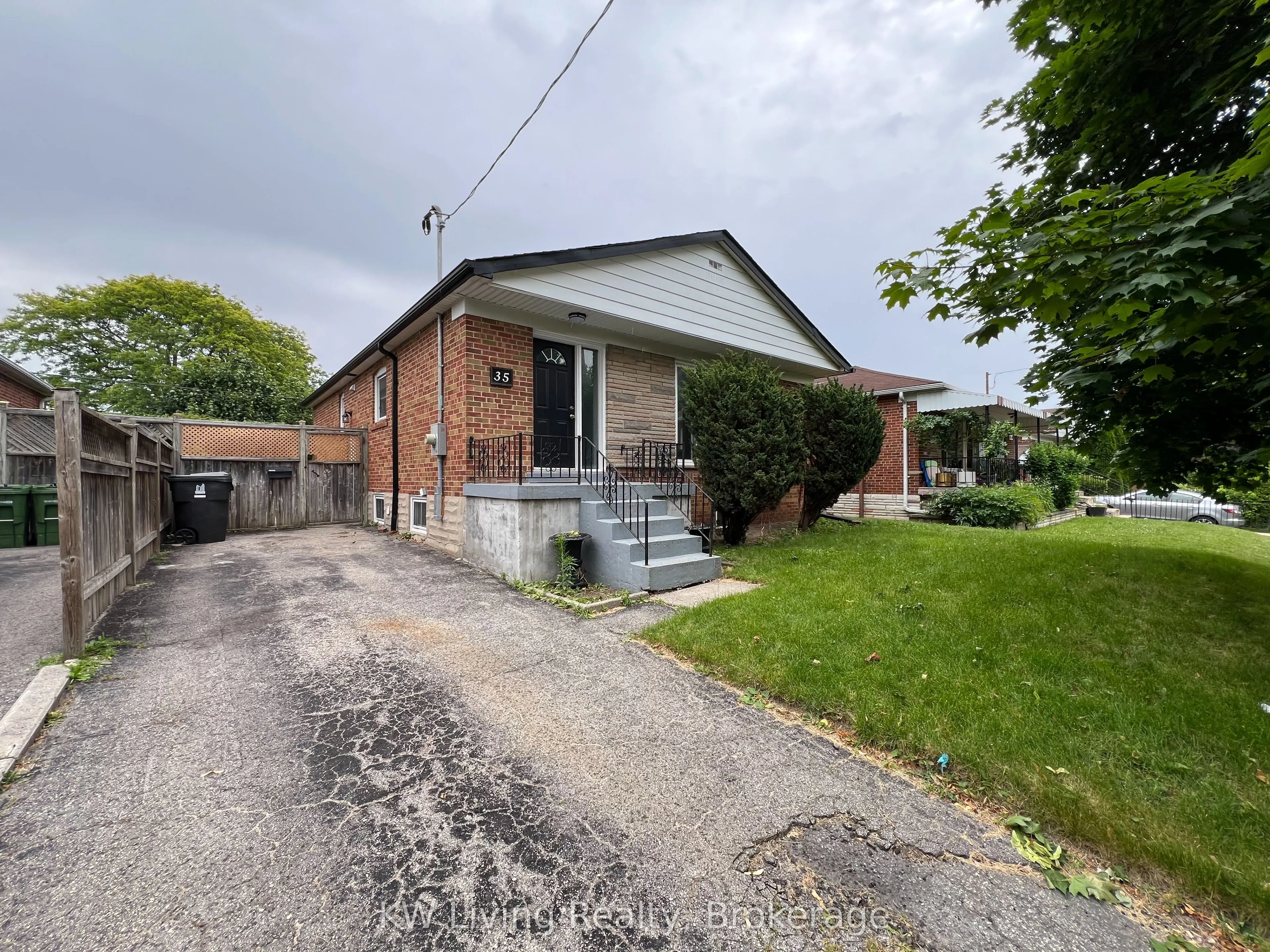 35 Vauxhall Drive, #Lower