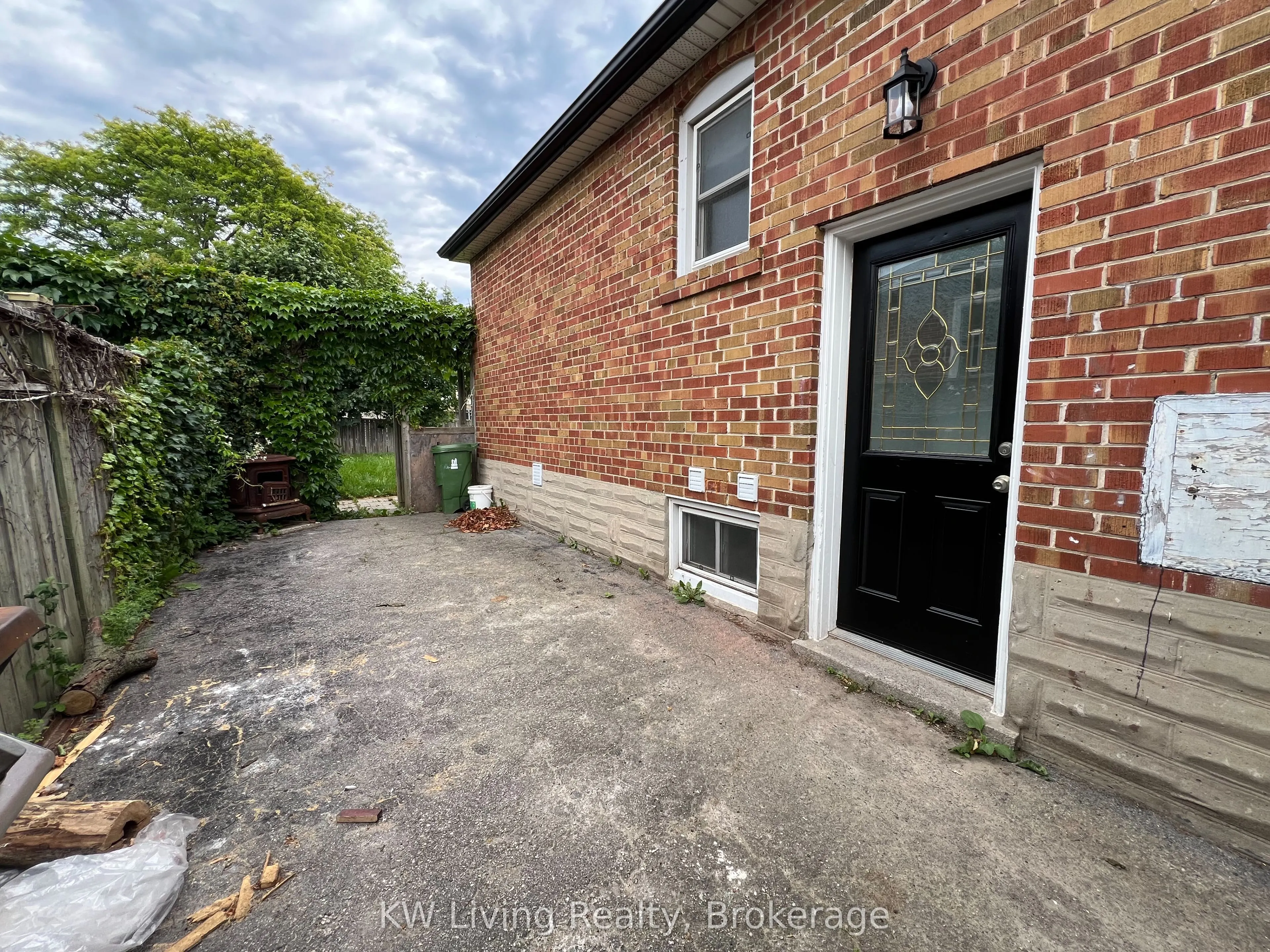 35 Vauxhall Drive, #Lower