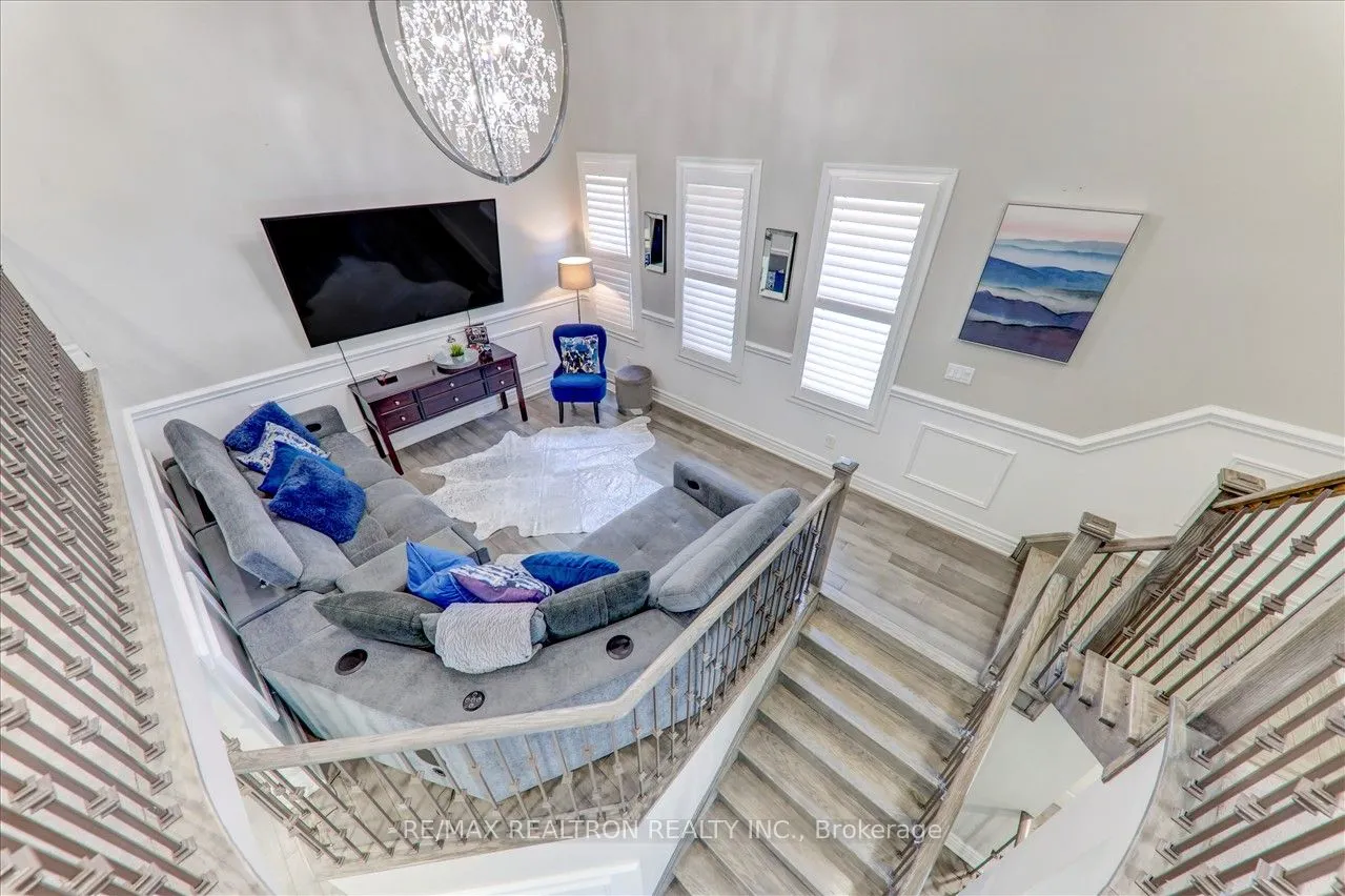 2380 Equestrian Crescent