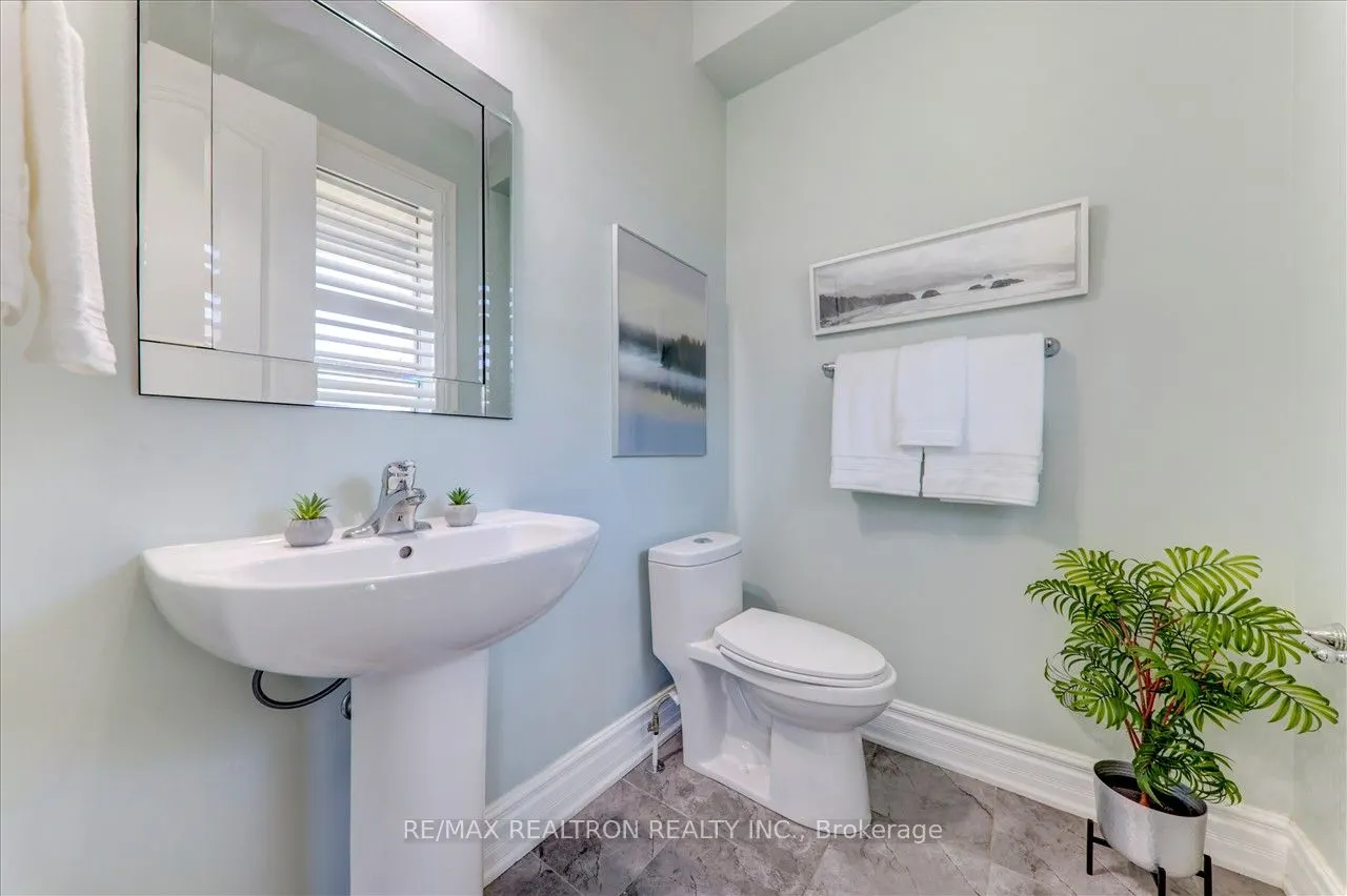 2380 Equestrian Crescent