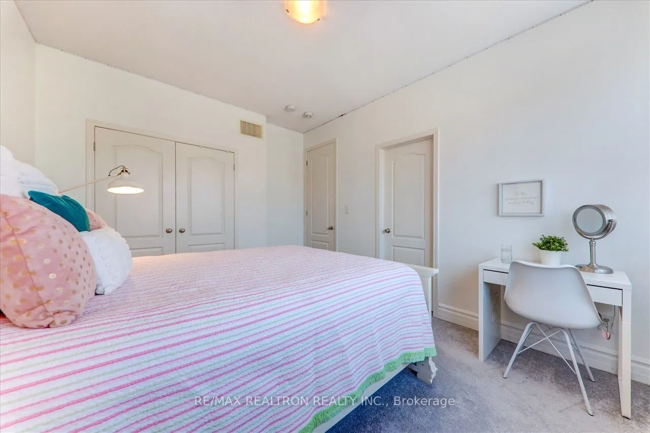 2380 Equestrian Crescent