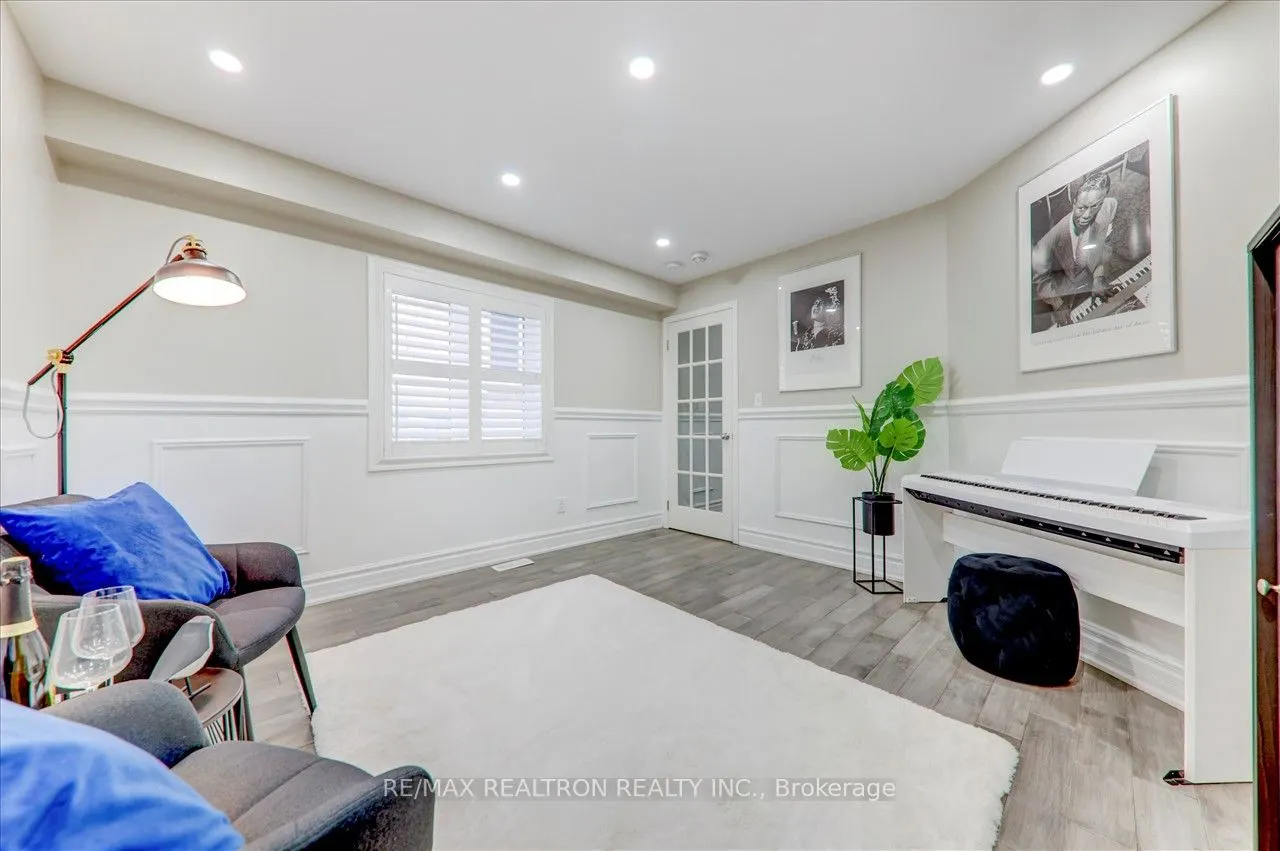 2380 Equestrian Crescent