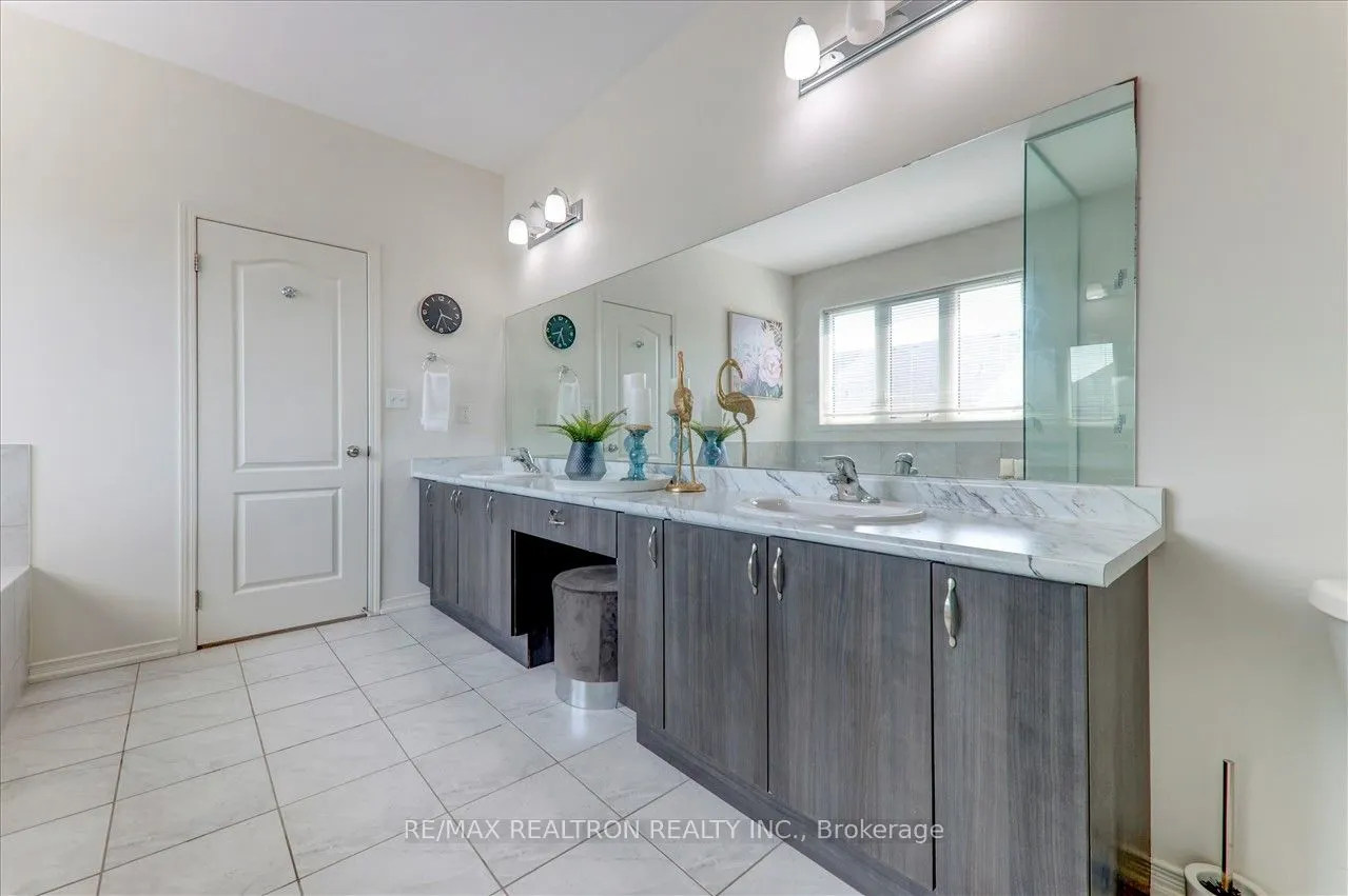 2380 Equestrian Crescent