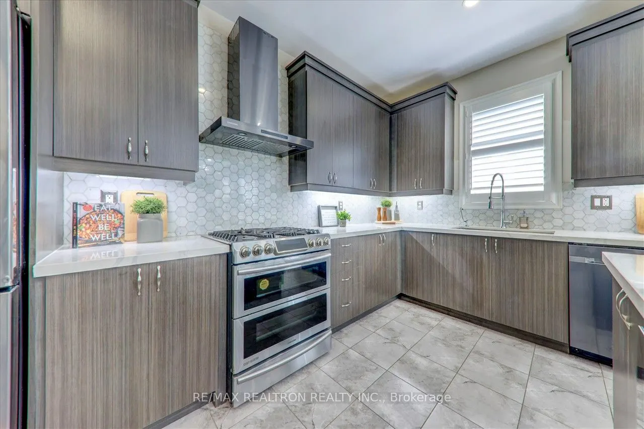 2380 Equestrian Crescent