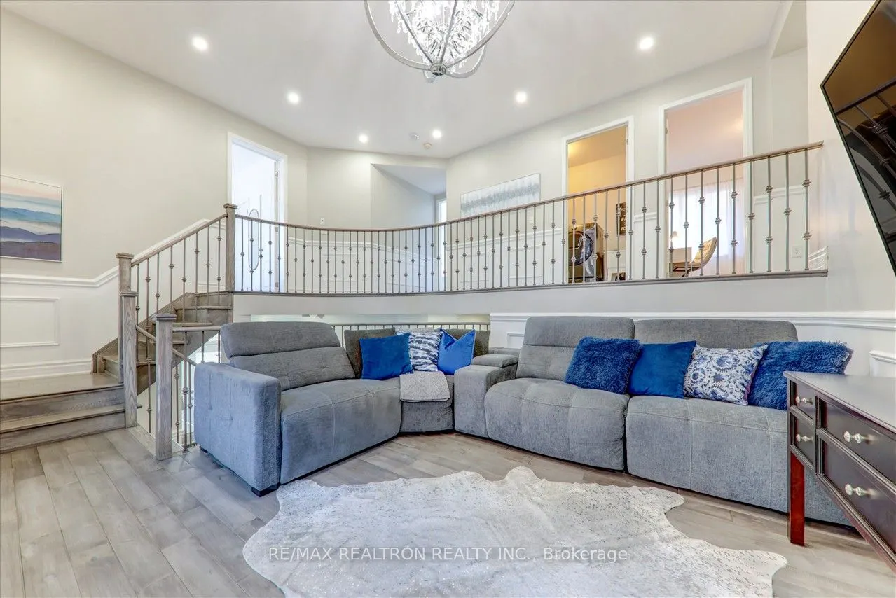 2380 Equestrian Crescent