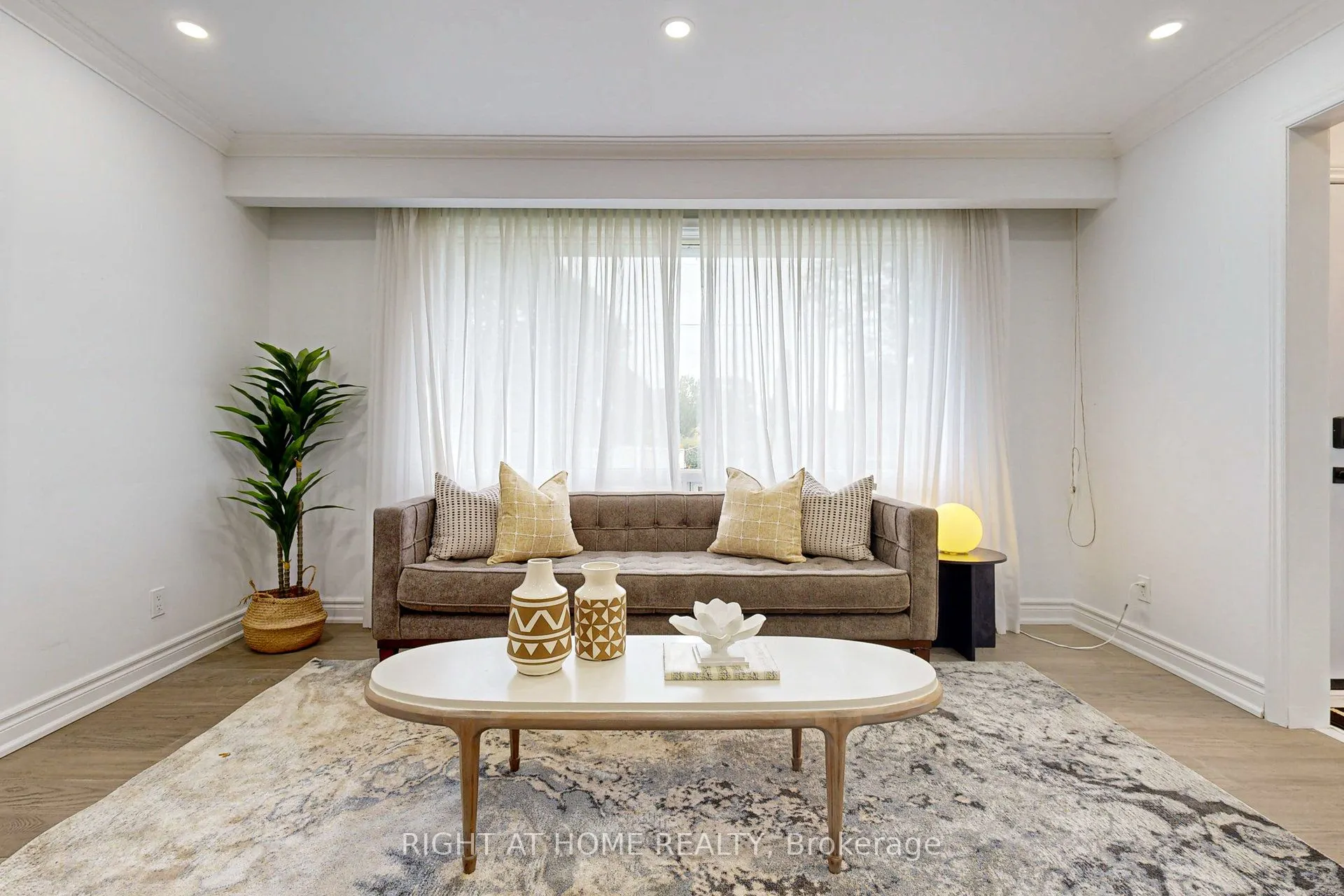 4 Barnes Crescent, #Main