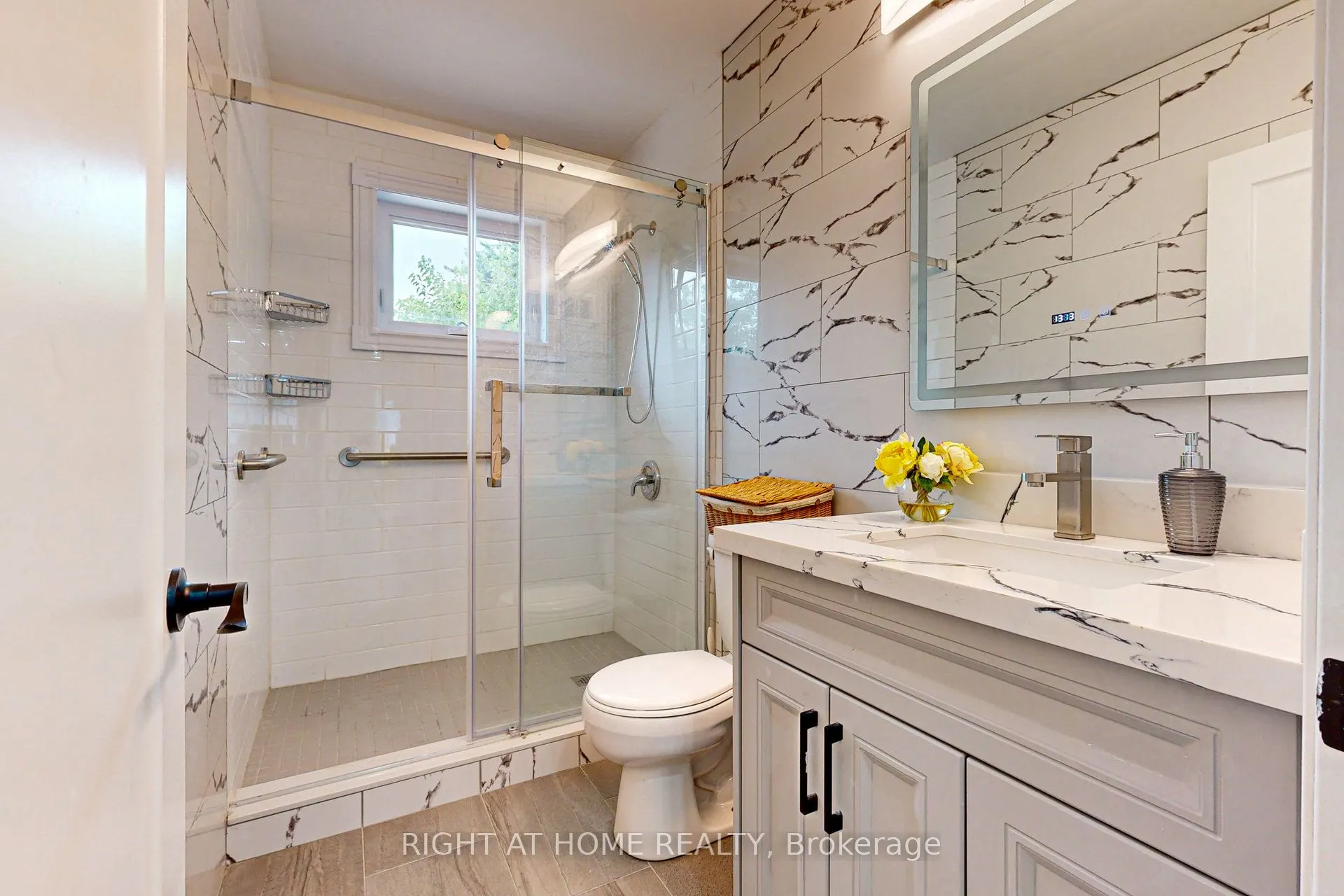 4 Barnes Crescent, #Main