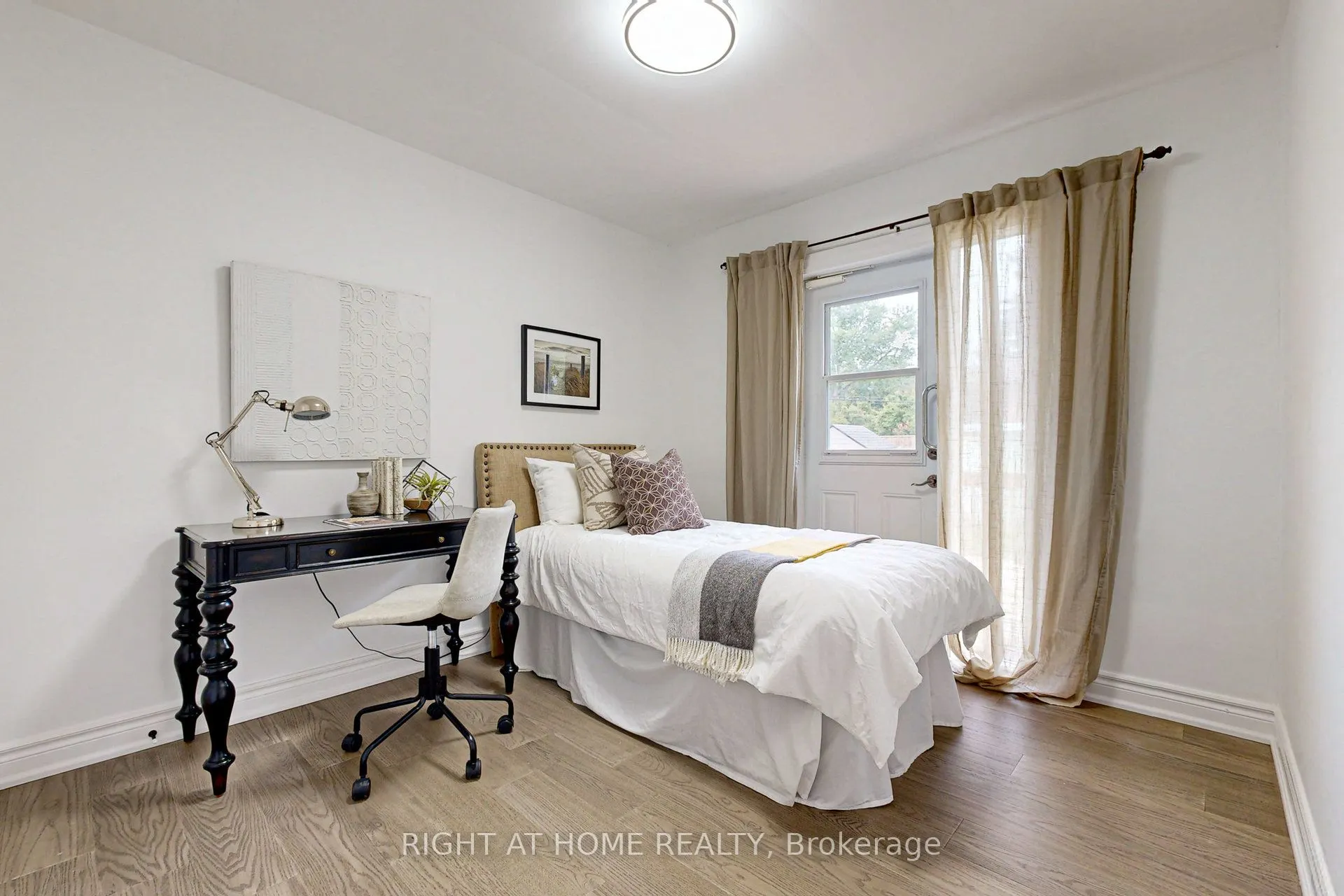 4 Barnes Crescent, #Main